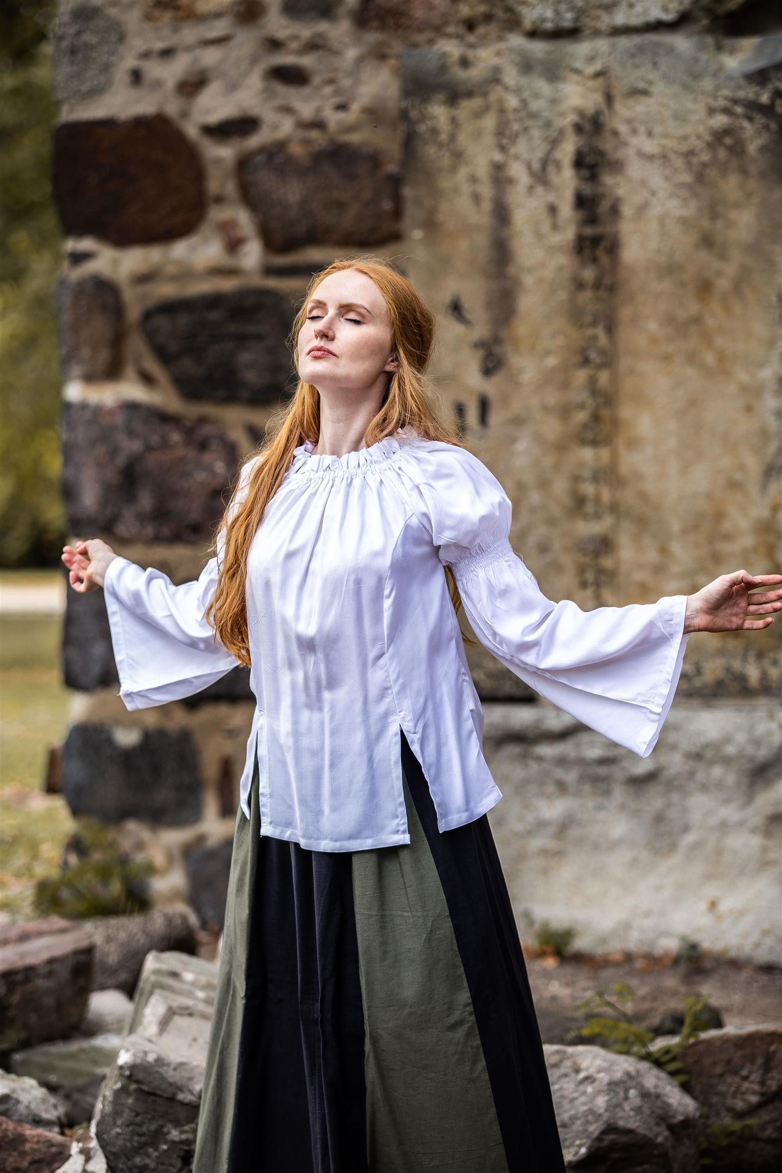 Leonardo Carbone Burgfräulein-Kostüm Mittelalterbluse "Emma" mit Carmenausschnitt, voluminöse Ärmel, seitliche Schlitze