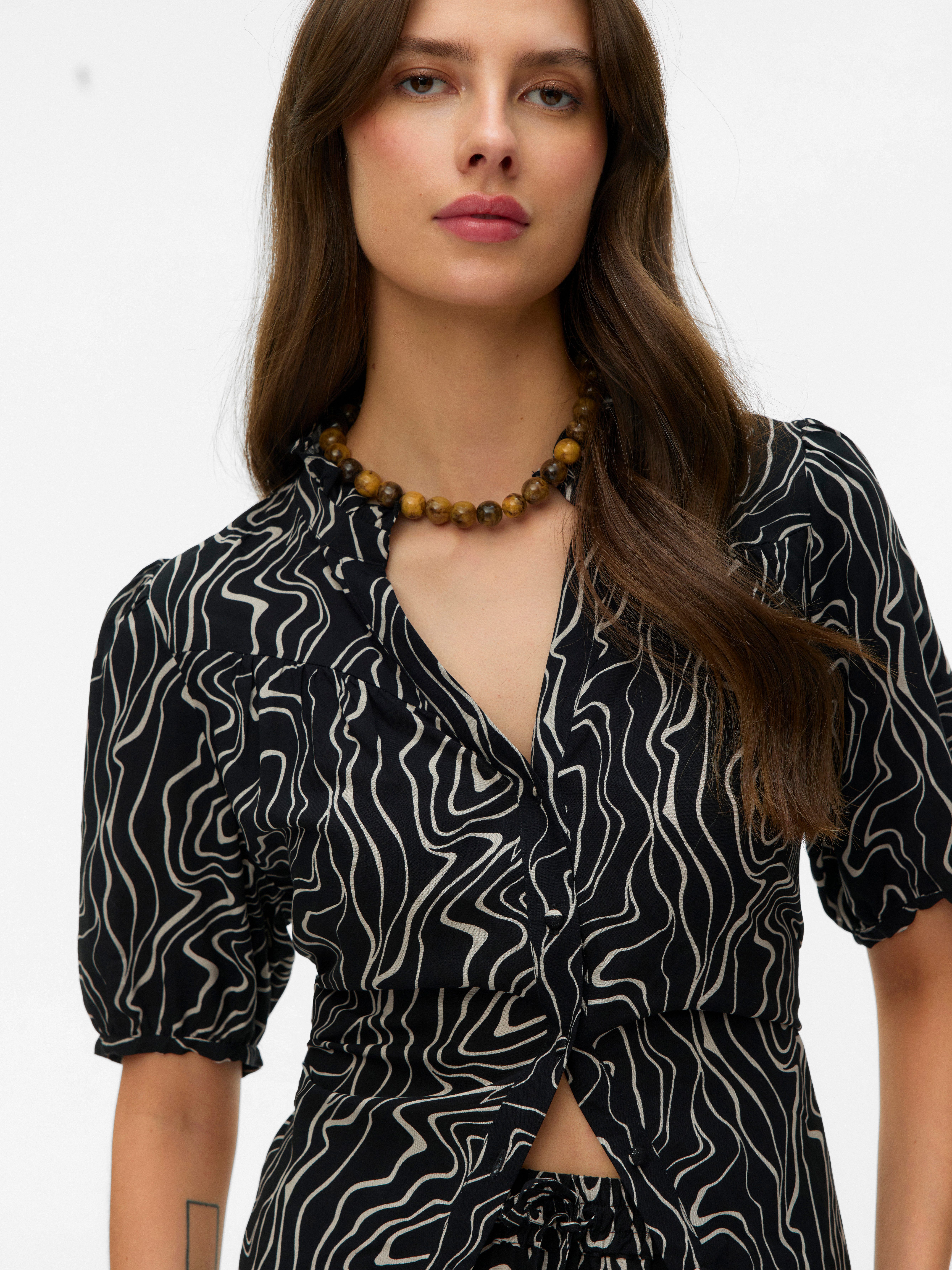 Vero Moda Kurzarmbluse VMEASY JOY 2/4 V-NECK FRILL TOP WVN Viskose, normal geschnitten – Bild 2 von 5
