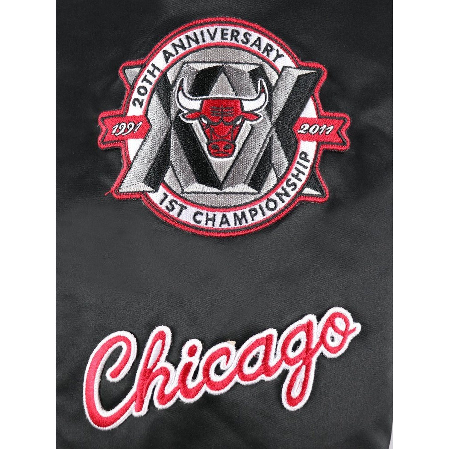 Mitchell Satin Chicago Bulls Bomberjacke FLIGHT & Ness