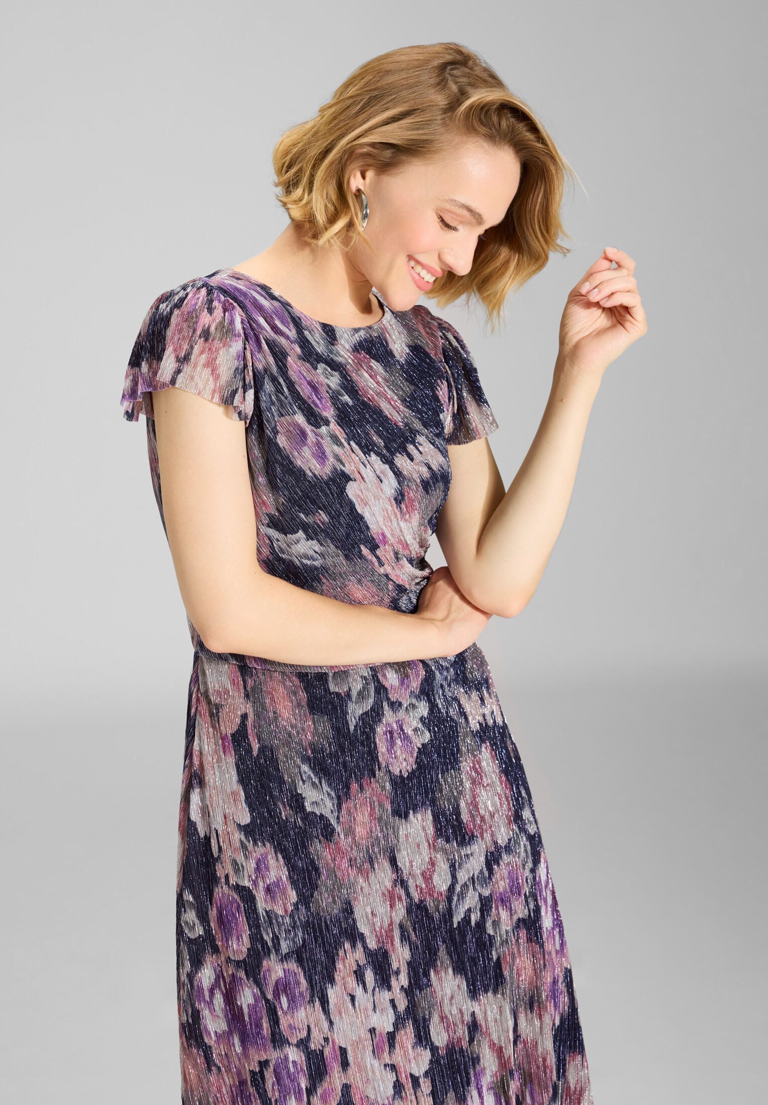 SWING Cocktailkleid Taillierter Schnitt mit fließendem Rockteil