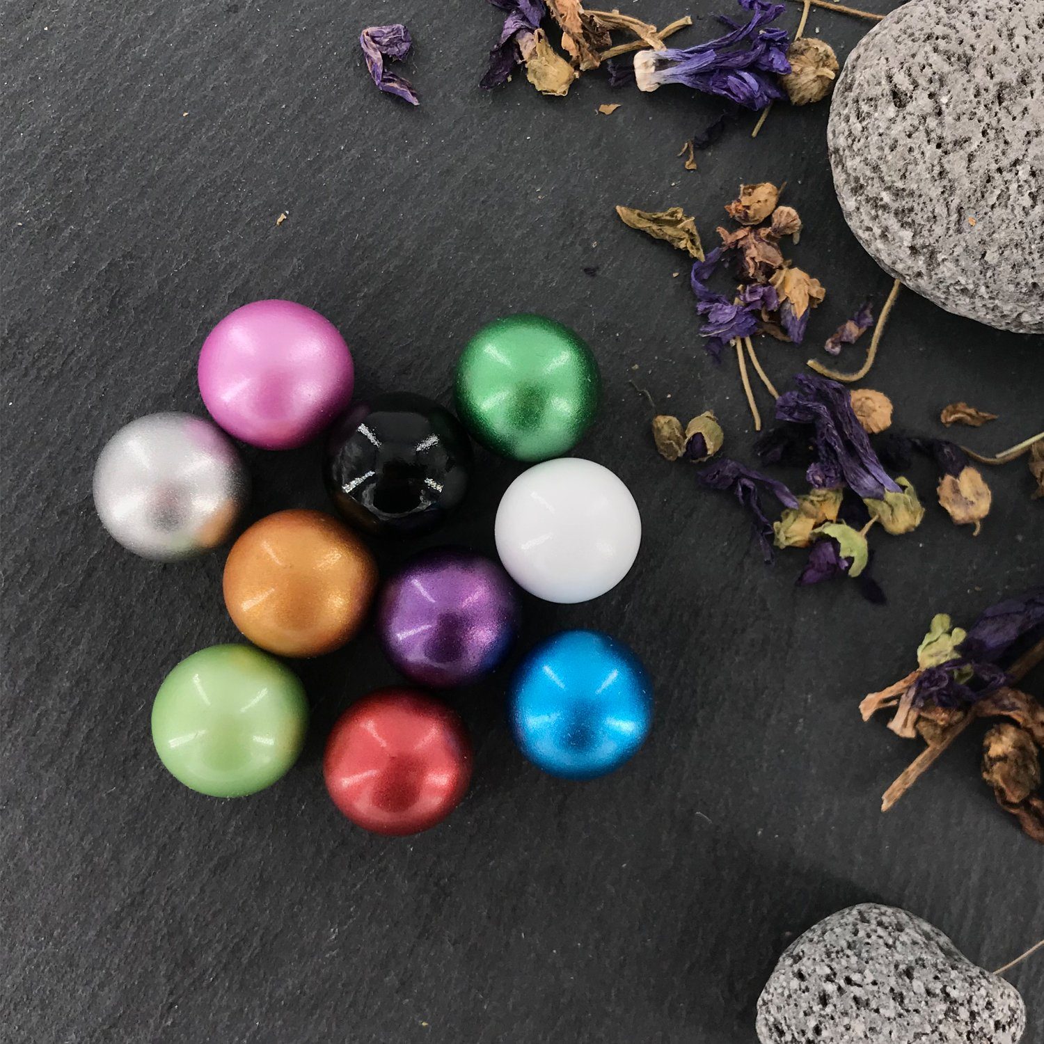 Morella Kette mit Anhänger Morella Damen Halskette mit Engelsflügel Anhänger und Klangkugel (2-tlg., Kette inkl. Klangkugel und Samtbeutel), Samtbeutel