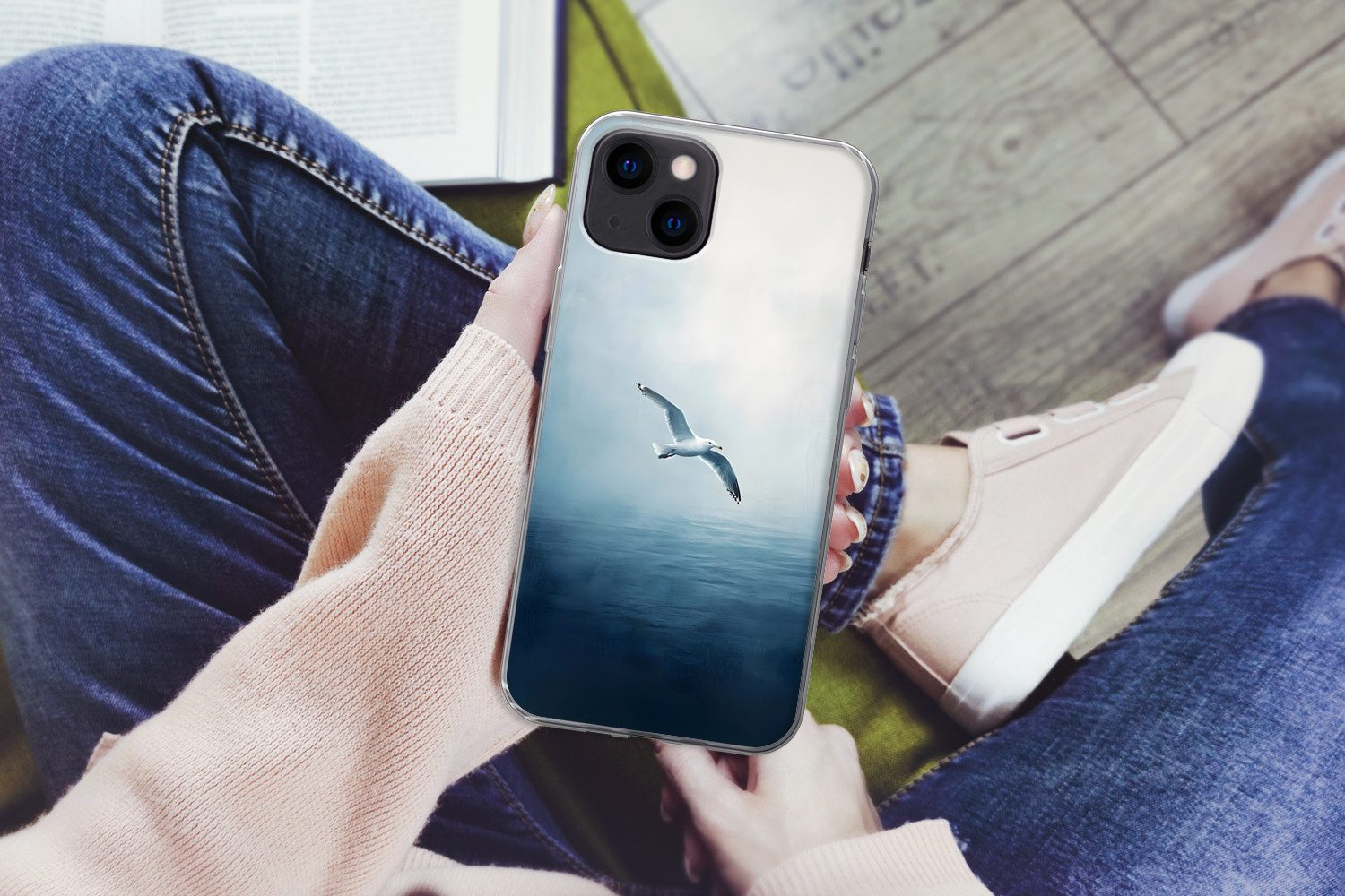 MuchoWow Handyhülle für Apple iPhone 13 Möwe - Weiß - Meer - Neblig, Smartphone-Bumper, Print, Handy Schutzhülle Dünn