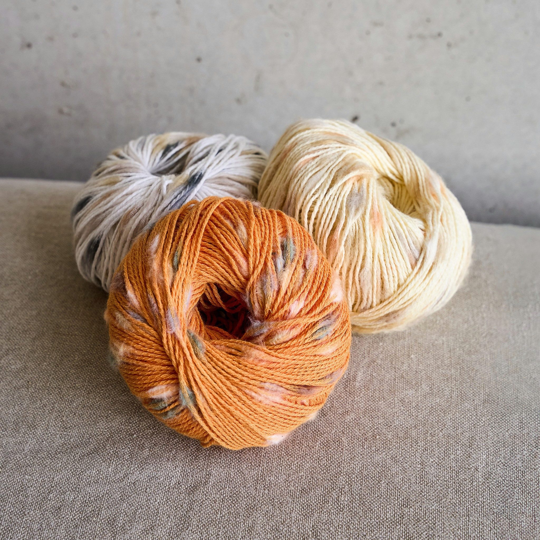 LANA GROSSA POPCORN Häkelwolle, 125 m (Effektnetzgarn gefüllt mit bunten, flauschigen Farbspots aus 100% Baumwolle), 50 g