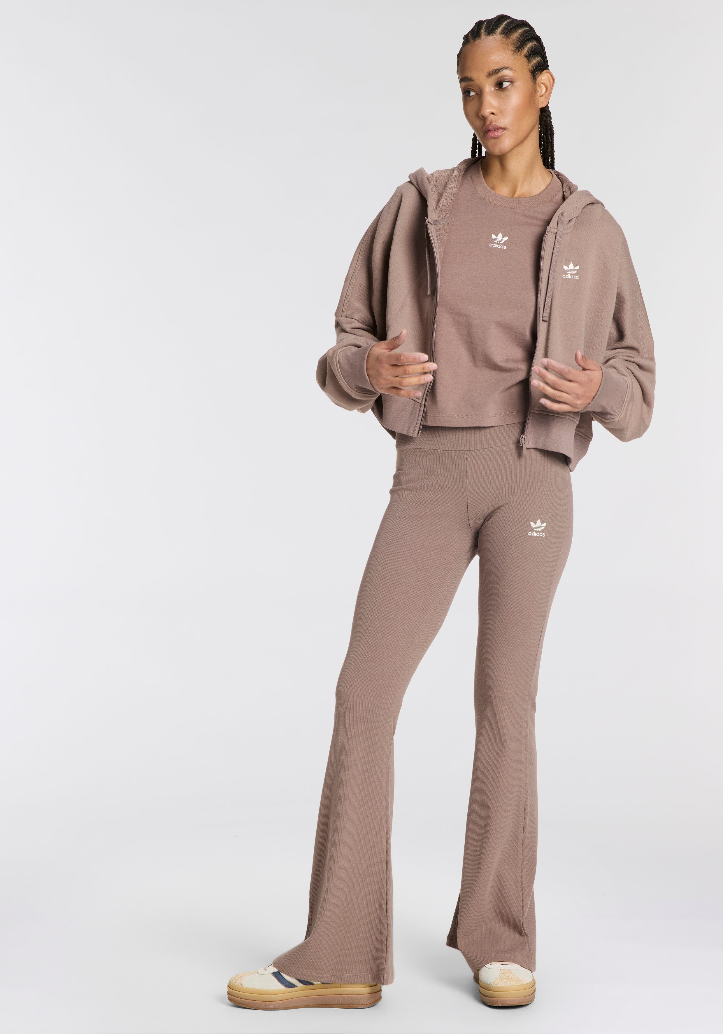 Zum Outfit 9
