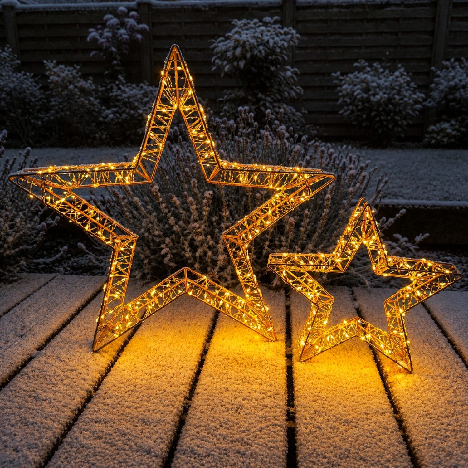 Online-Fuchs LED Dekolicht 2er Set LED Weihnachtssterne mit Folieneffekt - Outdoor geeignet, LED-Lichterkette mit Funkeleffekt möglich, warmweiß beleuchtet, Leuchtsterne mit 6-Stunden Timer - Weihnachtsdeko