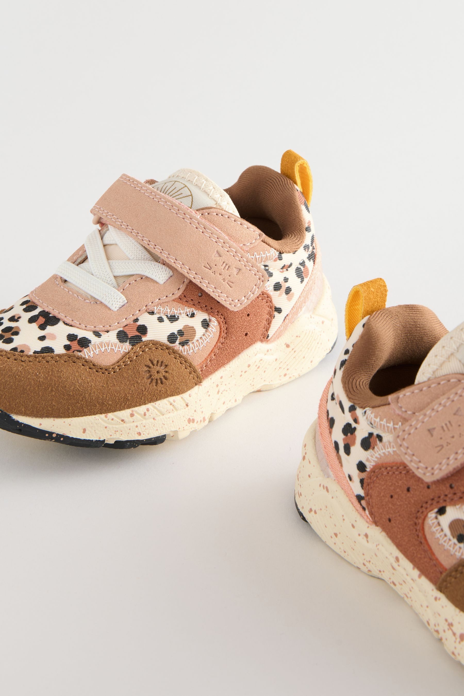 Next Sneaker Klettverschluss und Elastikschnürsenkel Sneaker (1-tlg)