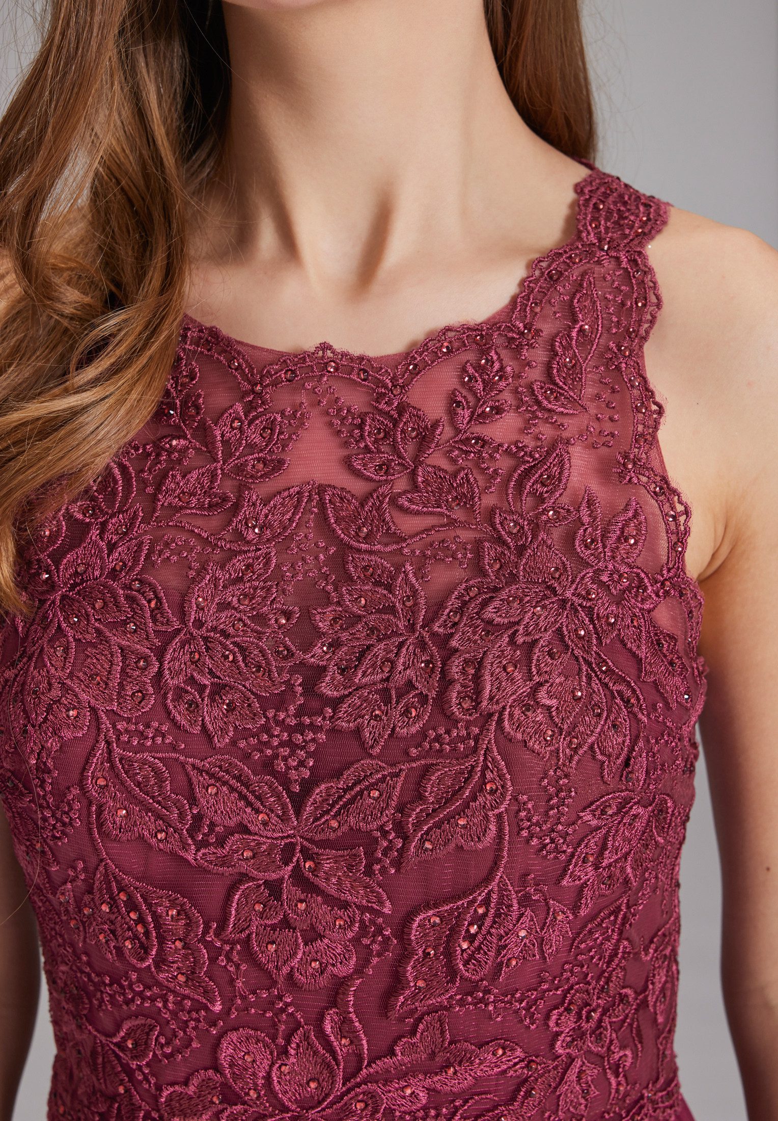 Hey Kyla Abendkleid - High-closed-Abendkleid mit floraler Spitze Taillierter Schnitt mit ausgestelltem Rockteil – Bild 4 von 5