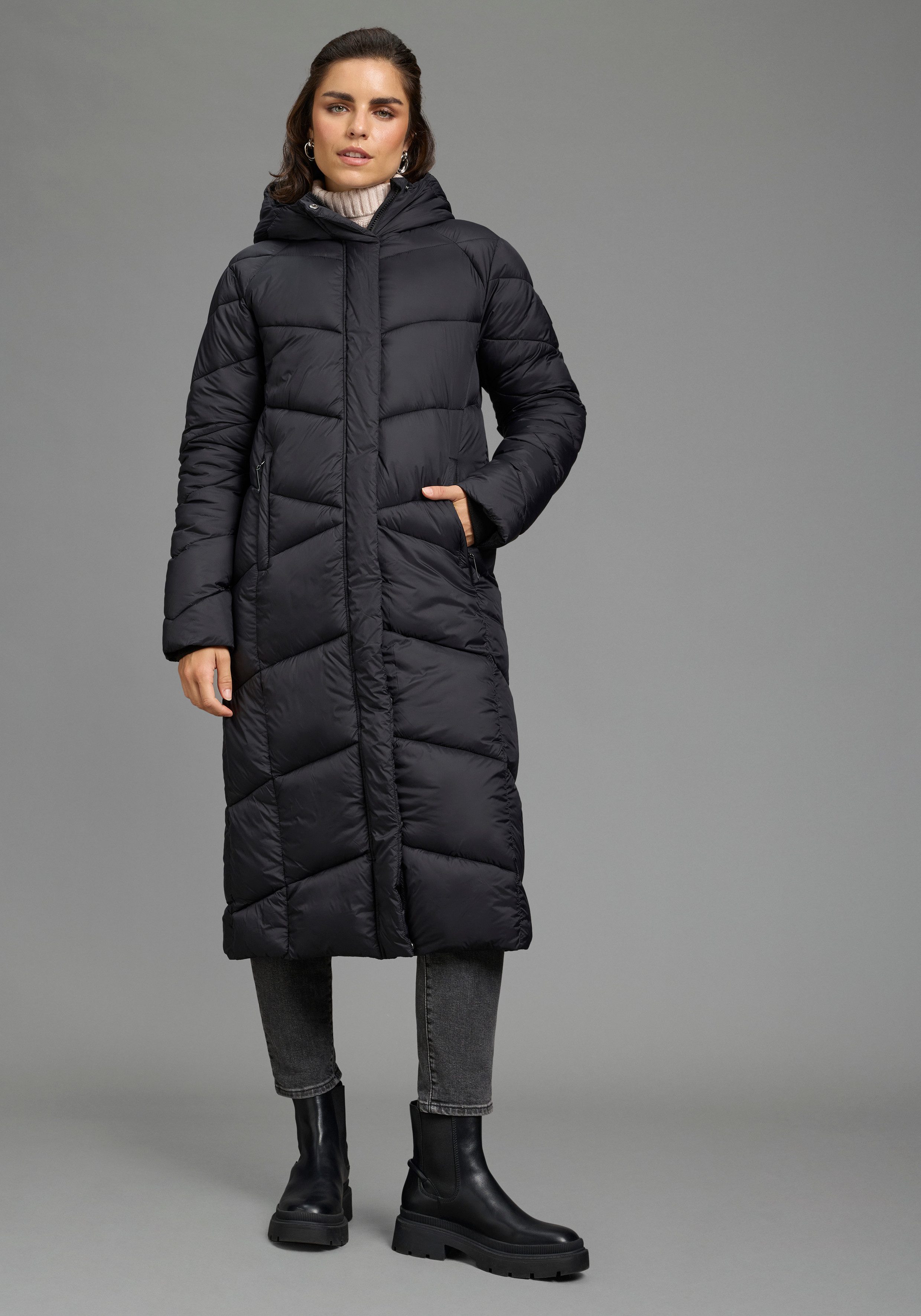 Polarino Steppmantel mit Kapuze und moderner Steppung winddicht. € 99,99, (€ 99,99 pro 1 Stk).