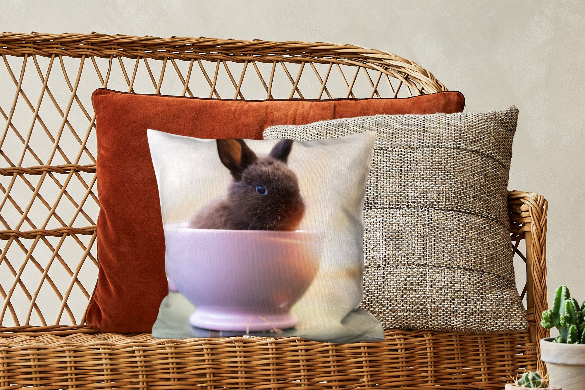 MuchoWow Dekokissen Kaninchen - Zierkissen Sofakissen Füllung - mit Baby für Deko, Schlafzimmer, Teetasse, Wohzimmer