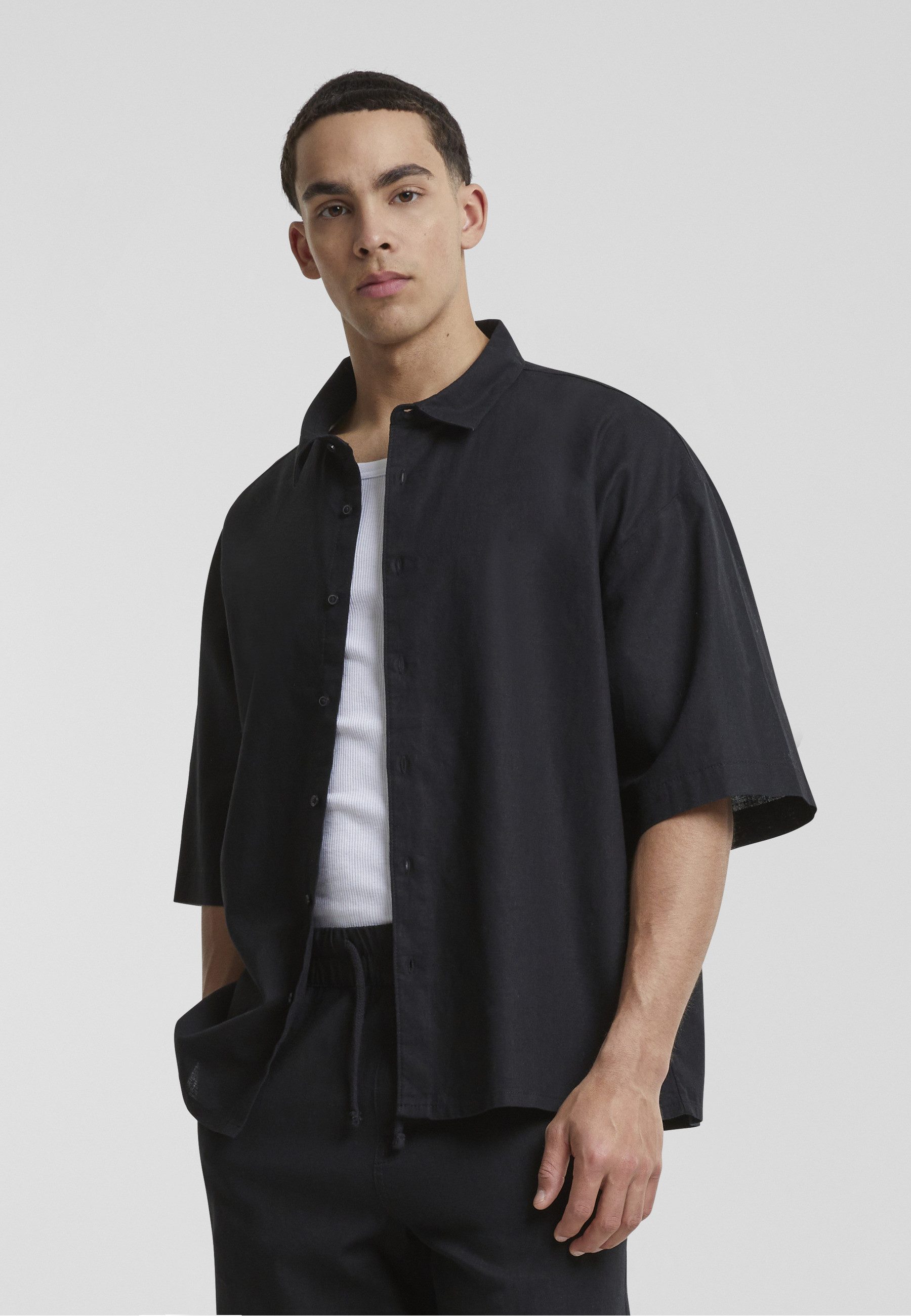 URBAN CLASSICS Langarmhemd Urban Classics Herren Boxy Cotton Linen Shirt (1-tlg) – Bild 5 von 5