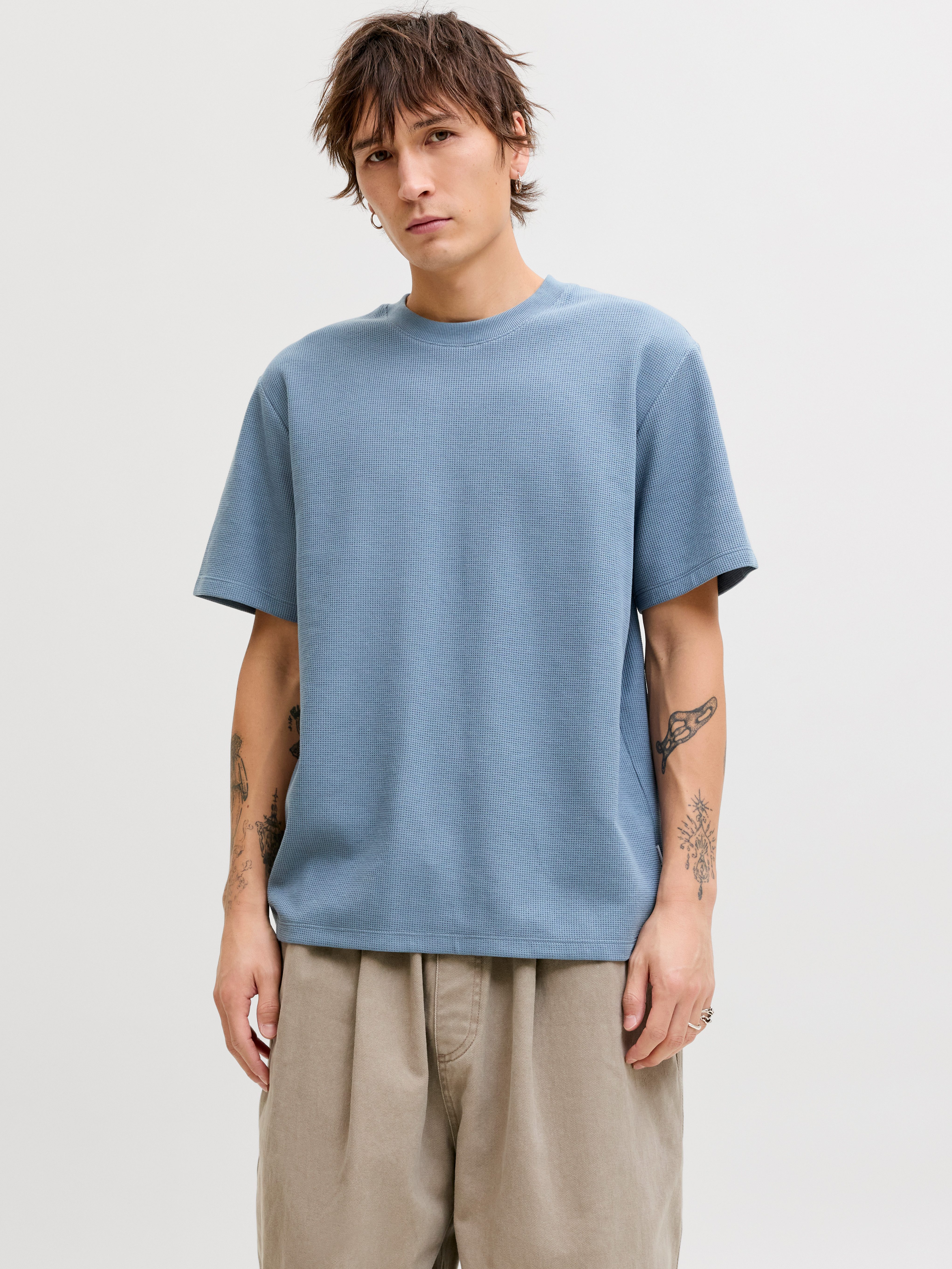 Jack & Jones Rundhalsshirt JJEAUSTIN TEE SS NOOS Materialmix, relaxed fit