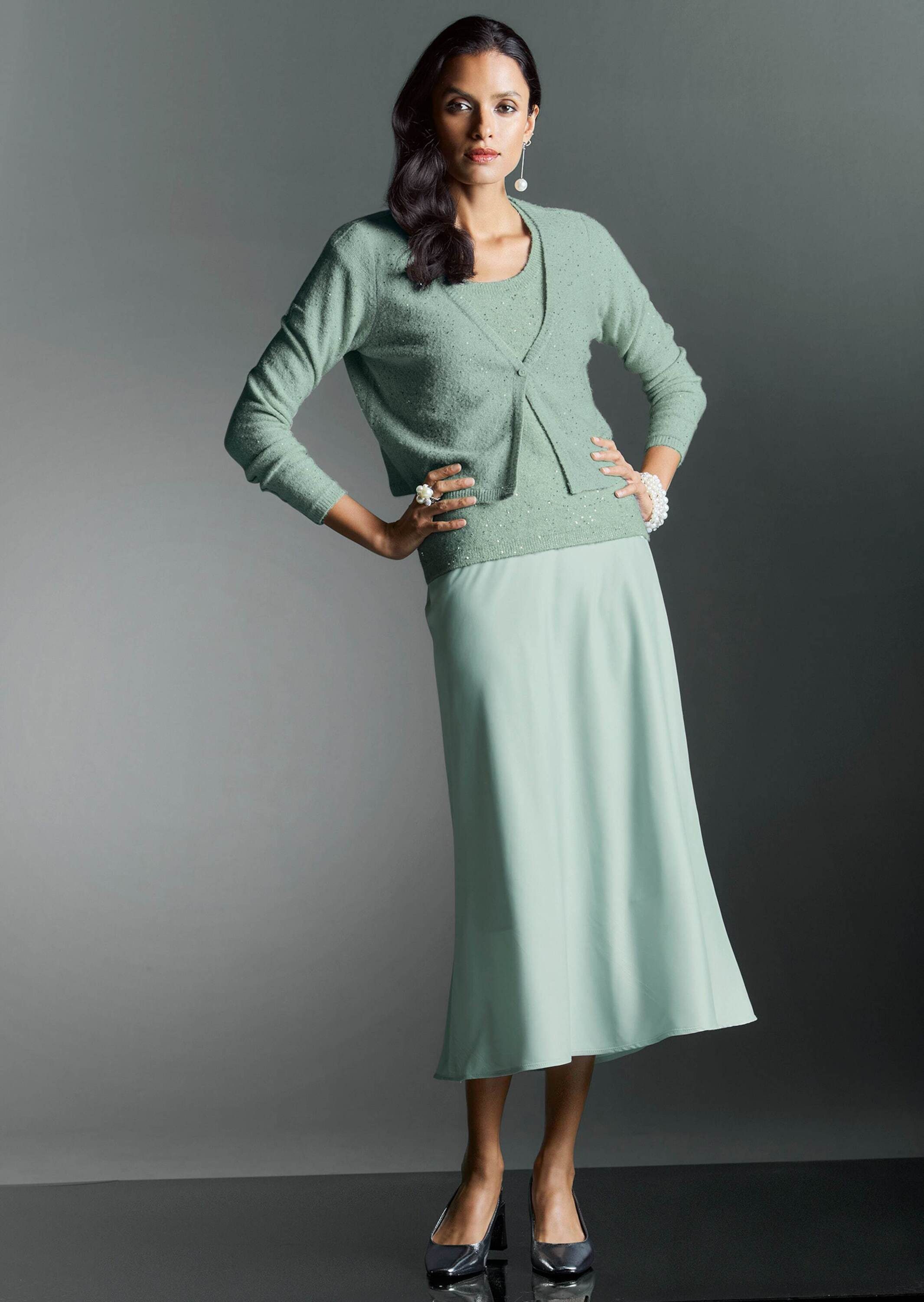 MADELEINE Strickjacke Kurze Strickjacke mit Pailletten-Glanz