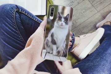 MuchoWow Handyhülle Katze - Porträt - Tisch - Mädchen - Kinder - Jungen, Phone Case, Handyhülle Samsung Galaxy A70, Silikon, Schutzhülle