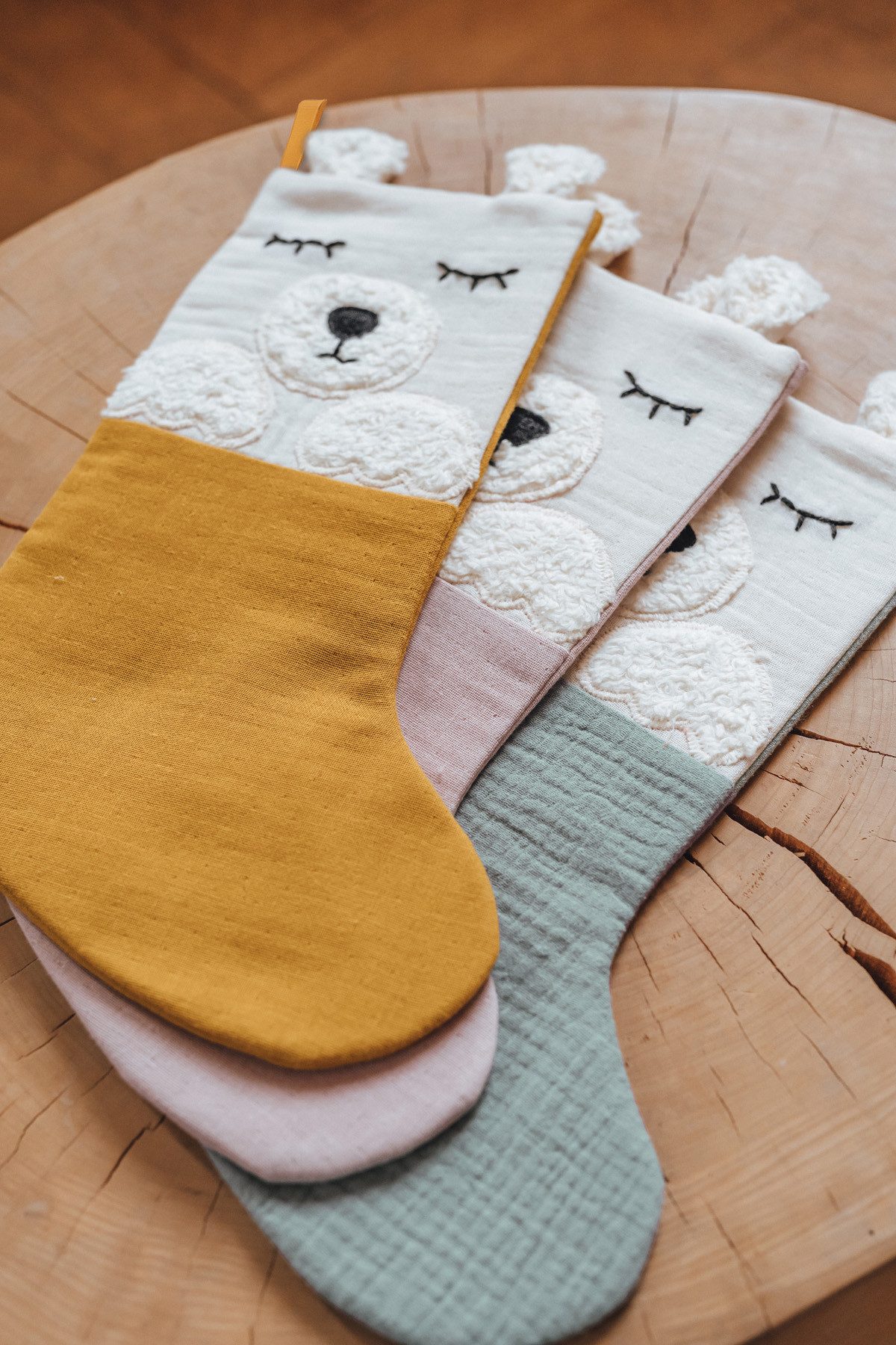 kikadu Nikolausstiefel 3030, Bio-Baumwolle, festliches Design für Nikolaus und Weihnachten