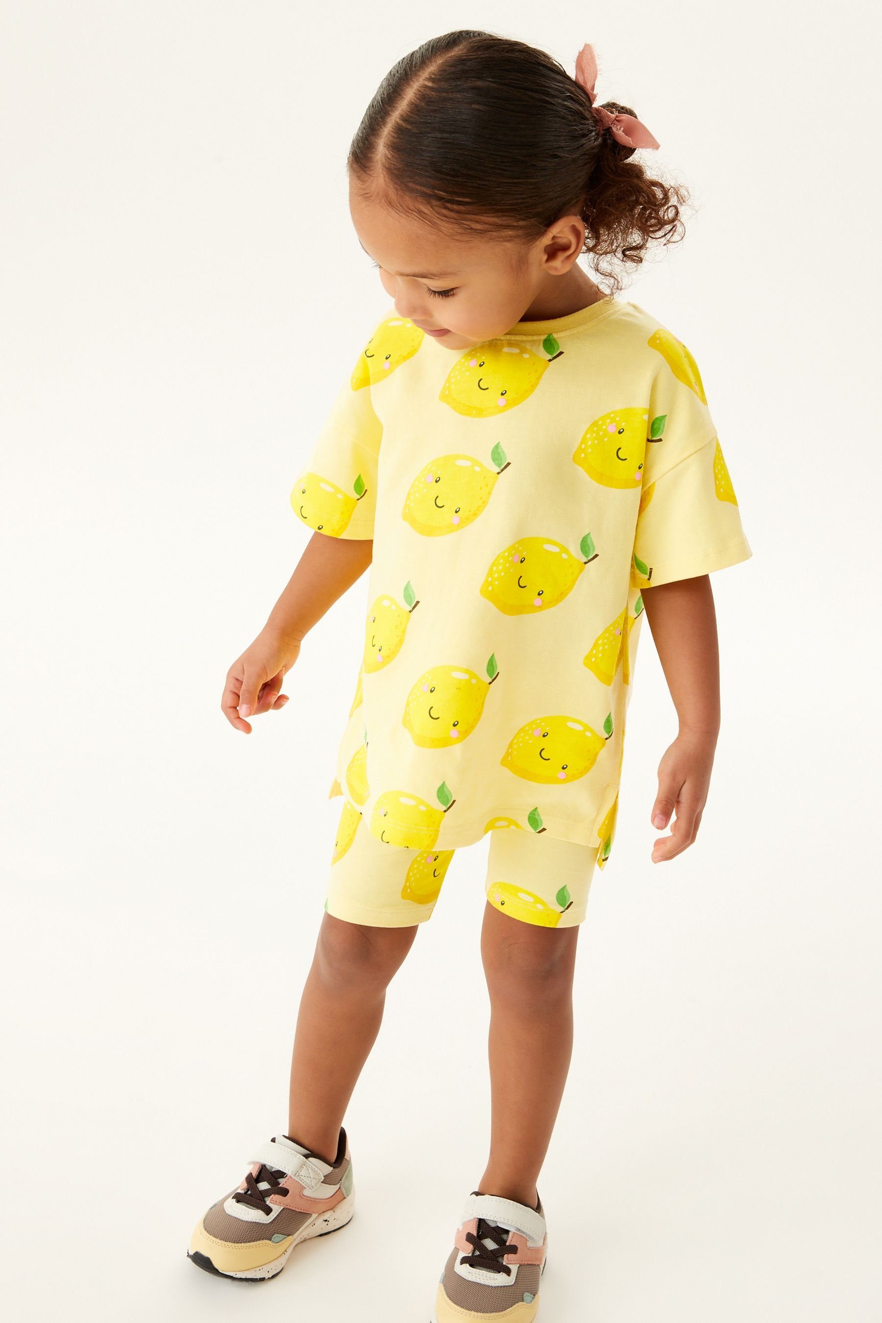 Next T-Shirt Radlershorts Lemon T-Shirt & Set und im Yellow (2-tlg) Shorts