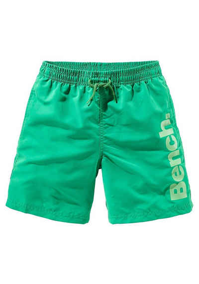 Bench. Badeshorts mit trendigem Logoschriftzug