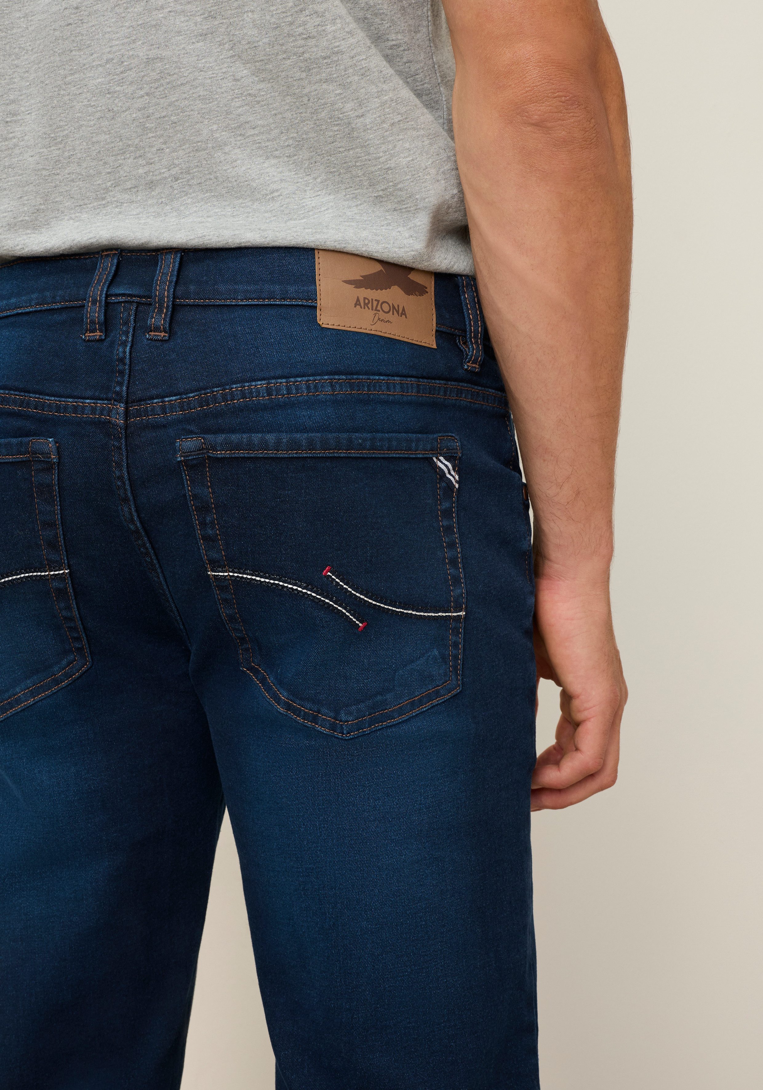 Arizona Straight-Jeans gerader Straight-Fit, aus elastischem Denim, niedrige Leibhöhe – Bild 5 von 5