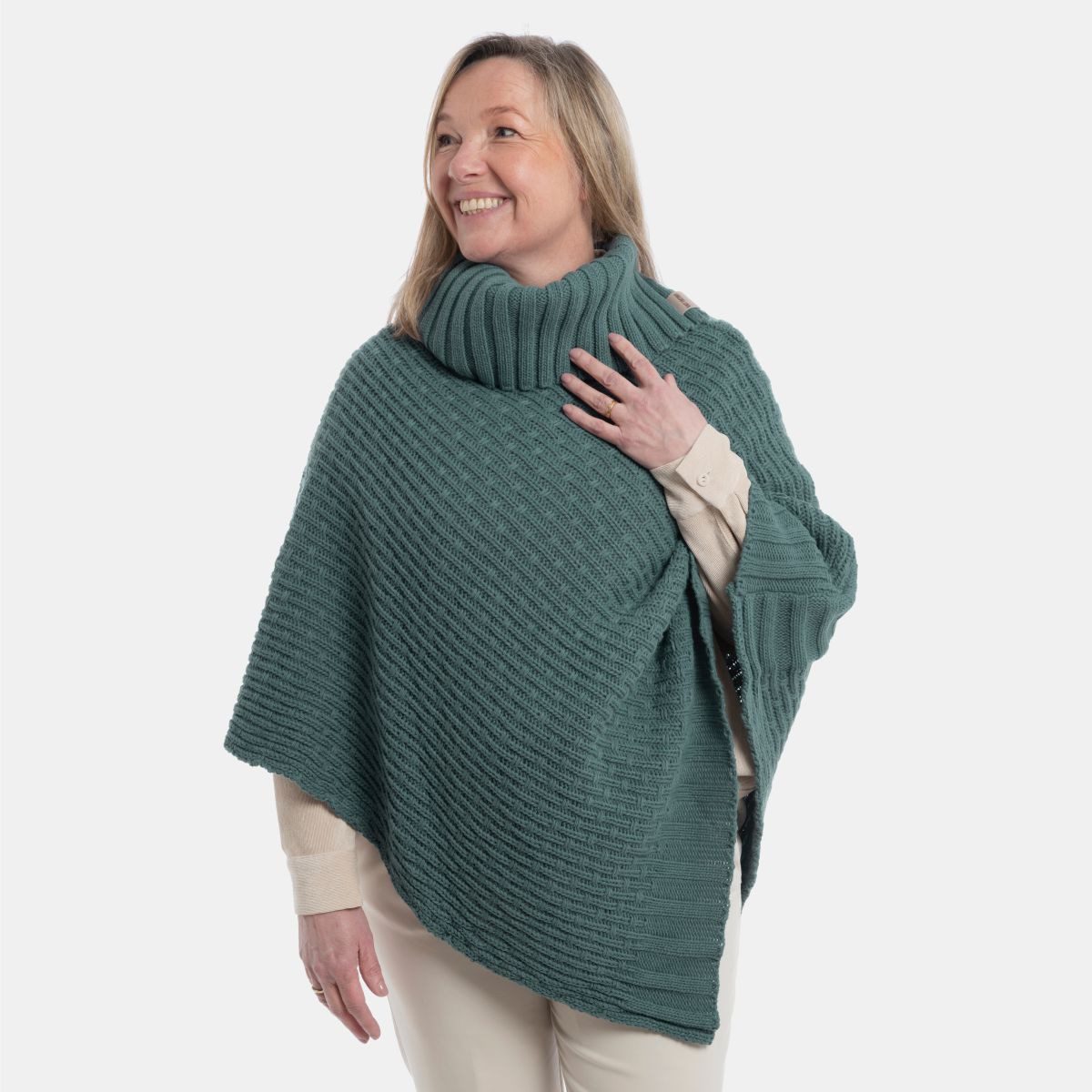 Knit Factory Strickponcho Nicky Ponchos One Size Glatt Grün (1-tlg) modern Strickware Strickartikel Poncho