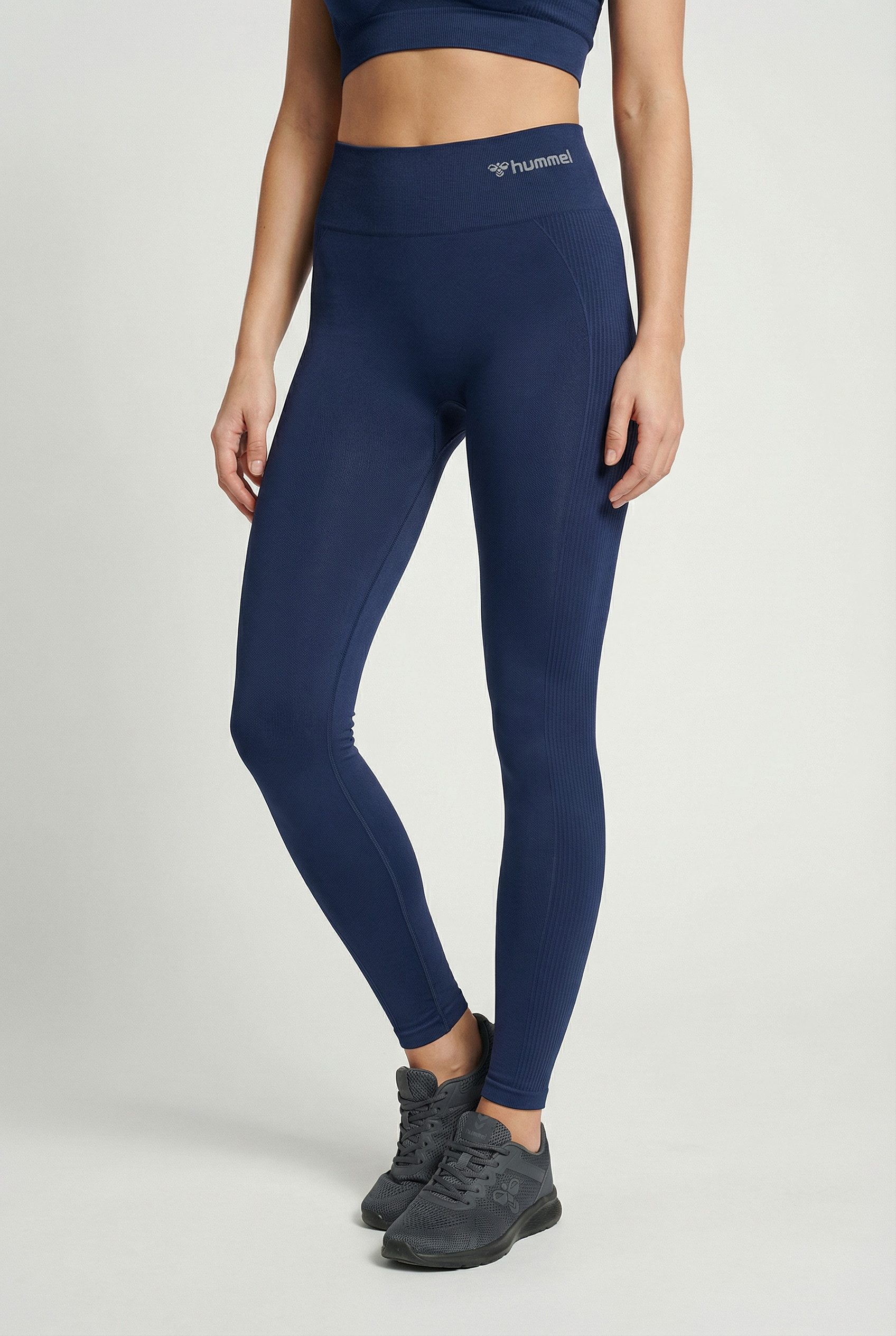 hummel Trainingstights HMLTIF SEAMLESS HIGH WAIST TIGHTS dehnbarer Stoff, enge Passform, nahtloses Design