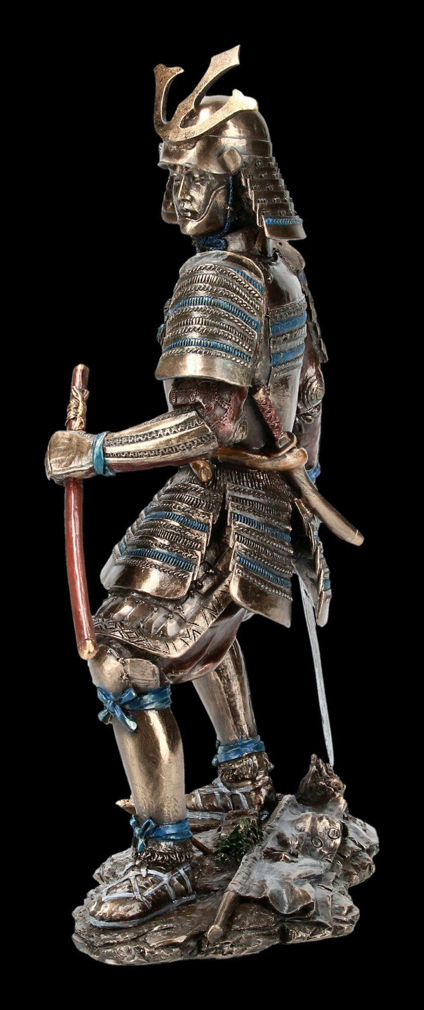 Figuren Shop GmbH Dekofigur Samurai Figur - Krieger in Rüstung mit zwei Schwertern - Deko