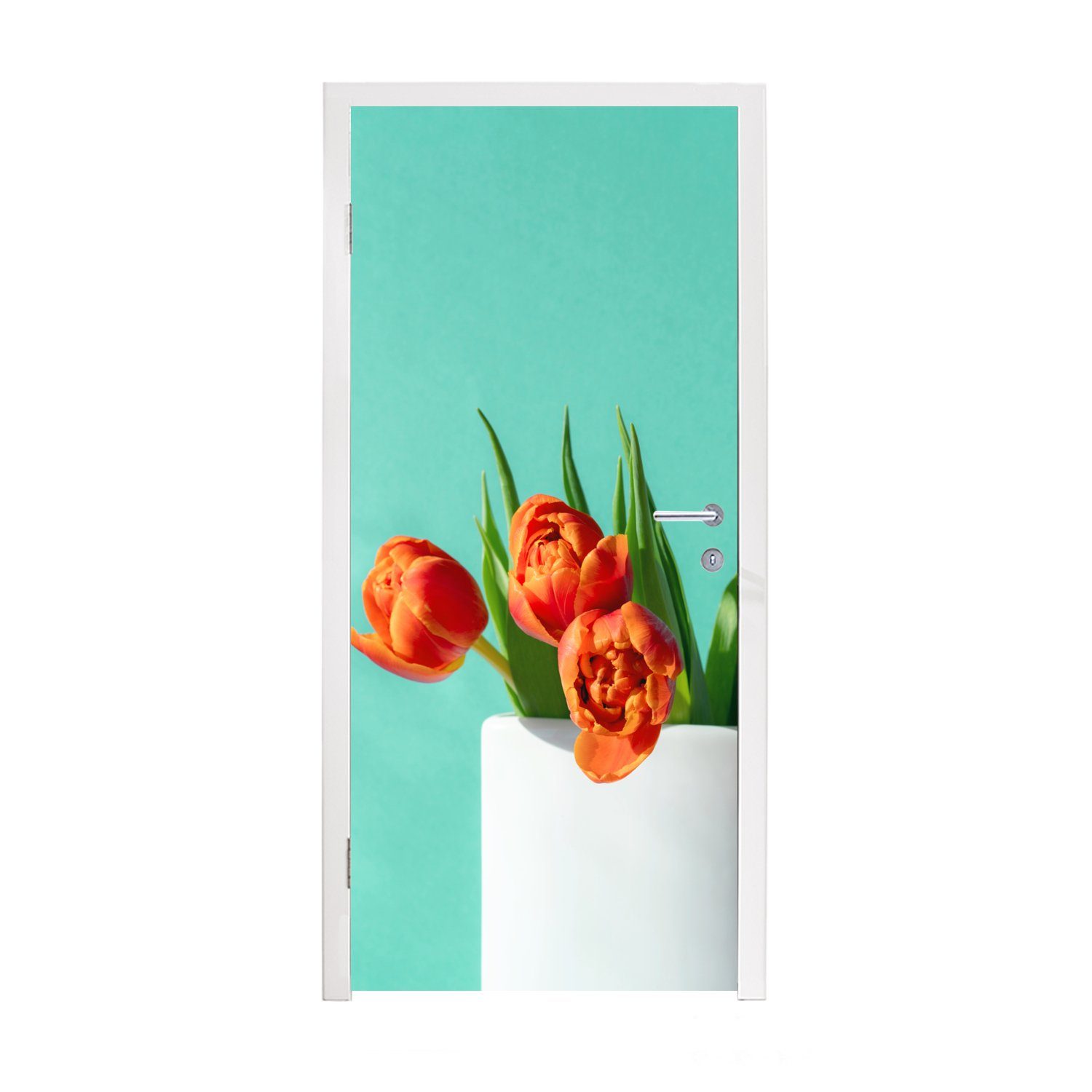 MuchoWow Türtapete Orangefarbene Tulpen in einer weißen Vase vor grünem Hintergrund, Matt, bedruckt, (1 St), Fototapete für Tür, Türaufkleber, 75x205 cm