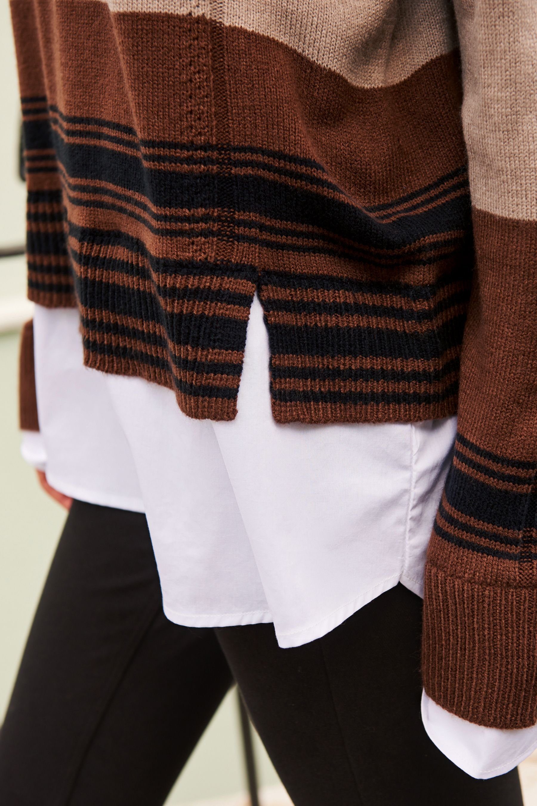 Neutral Kuscheliger 2-in-1-Pullover and mit Blusendetail Brown Pullover (1-tlg) Next Stripe
