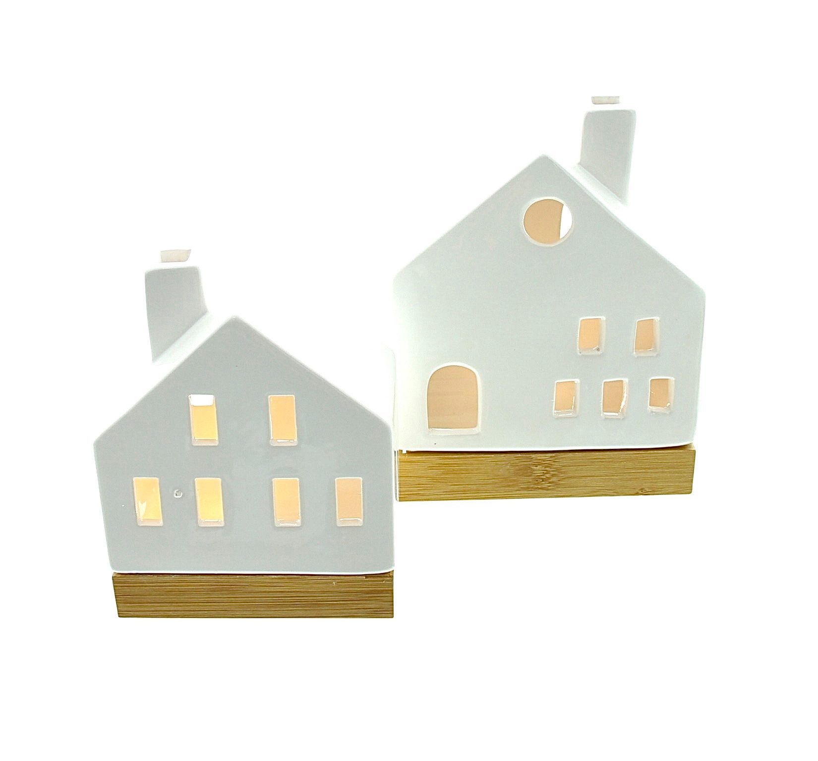 Dekoleidenschaft LED-Dekofigur Haus „White“ Porzellan weiß glänzend, warmweißes Licht & Holzsockel (2 St., im Set), festliche Winter- & Weihnachtsdeko
