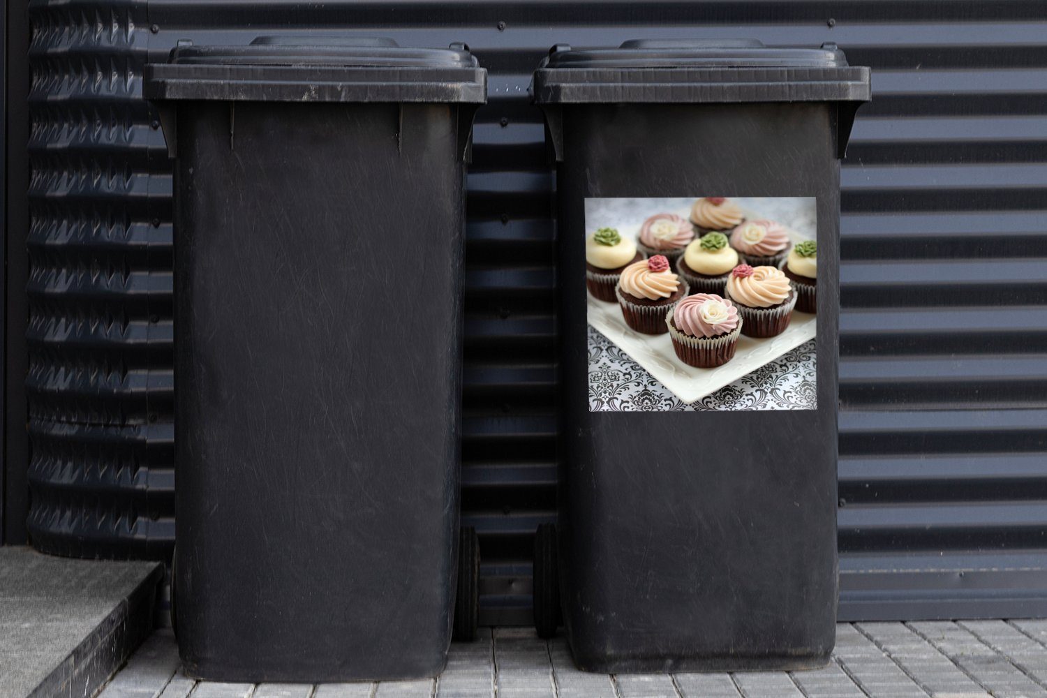 Container, Wandsticker Sticker, Zuckerguss Mülleimer-aufkleber, mit Mülltonne, Ein Schokoladen-Cupcakes Abfalbehälter mit MuchoWow St), (1 Teller