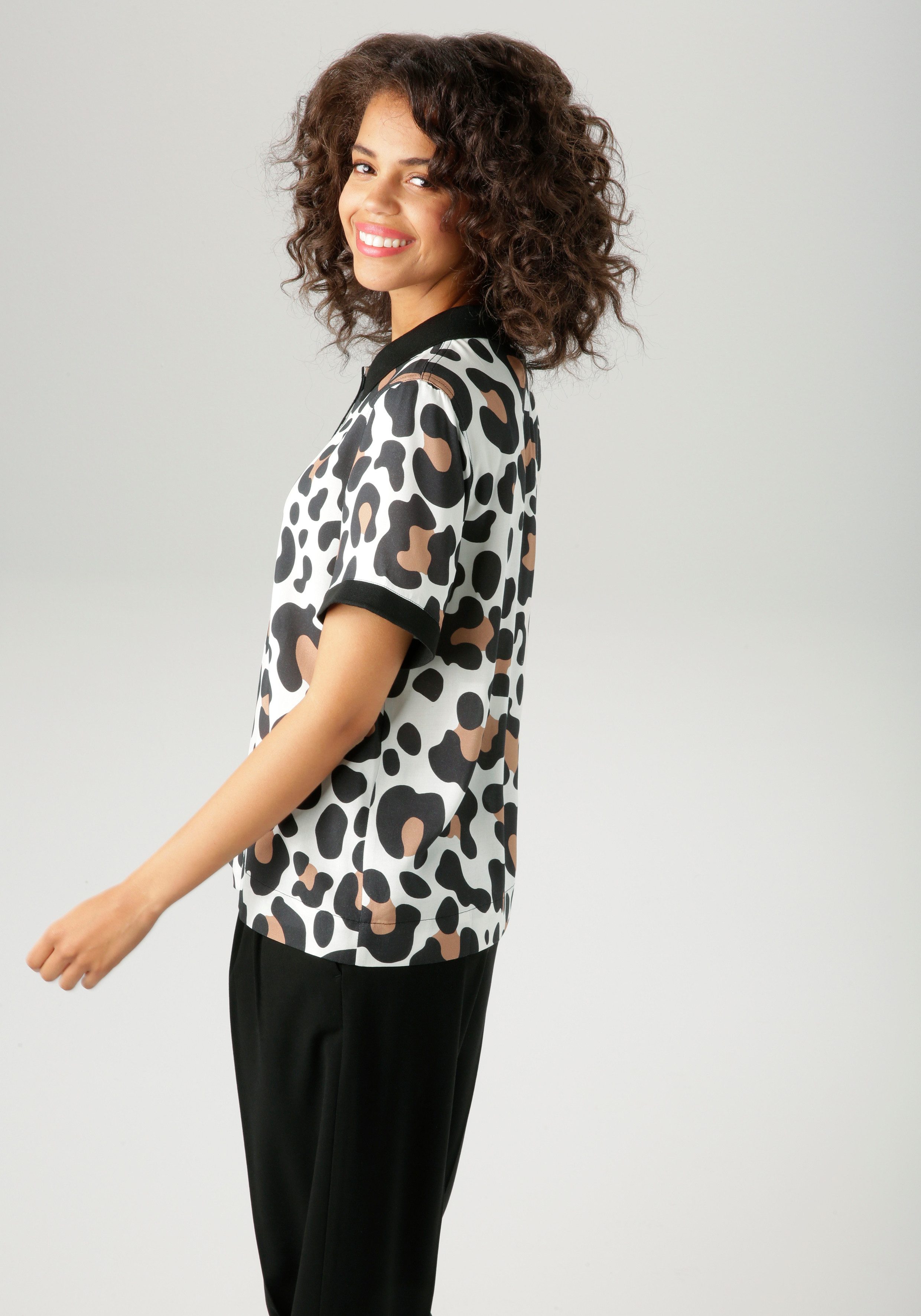 Aniston CASUAL Kurzarmbluse im extravaganten Animal-Print- jedes Teil ein U günstig online kaufen