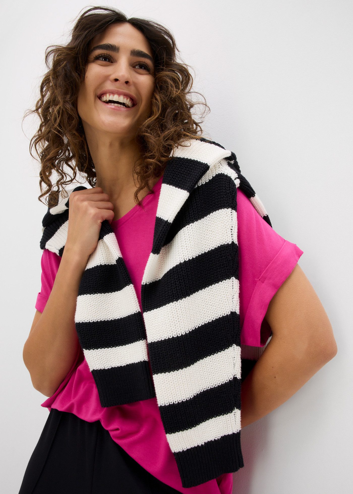 bonprix T-Shirt Oversize-Passform, V-Ausschnitt, für Frühling und Sommer