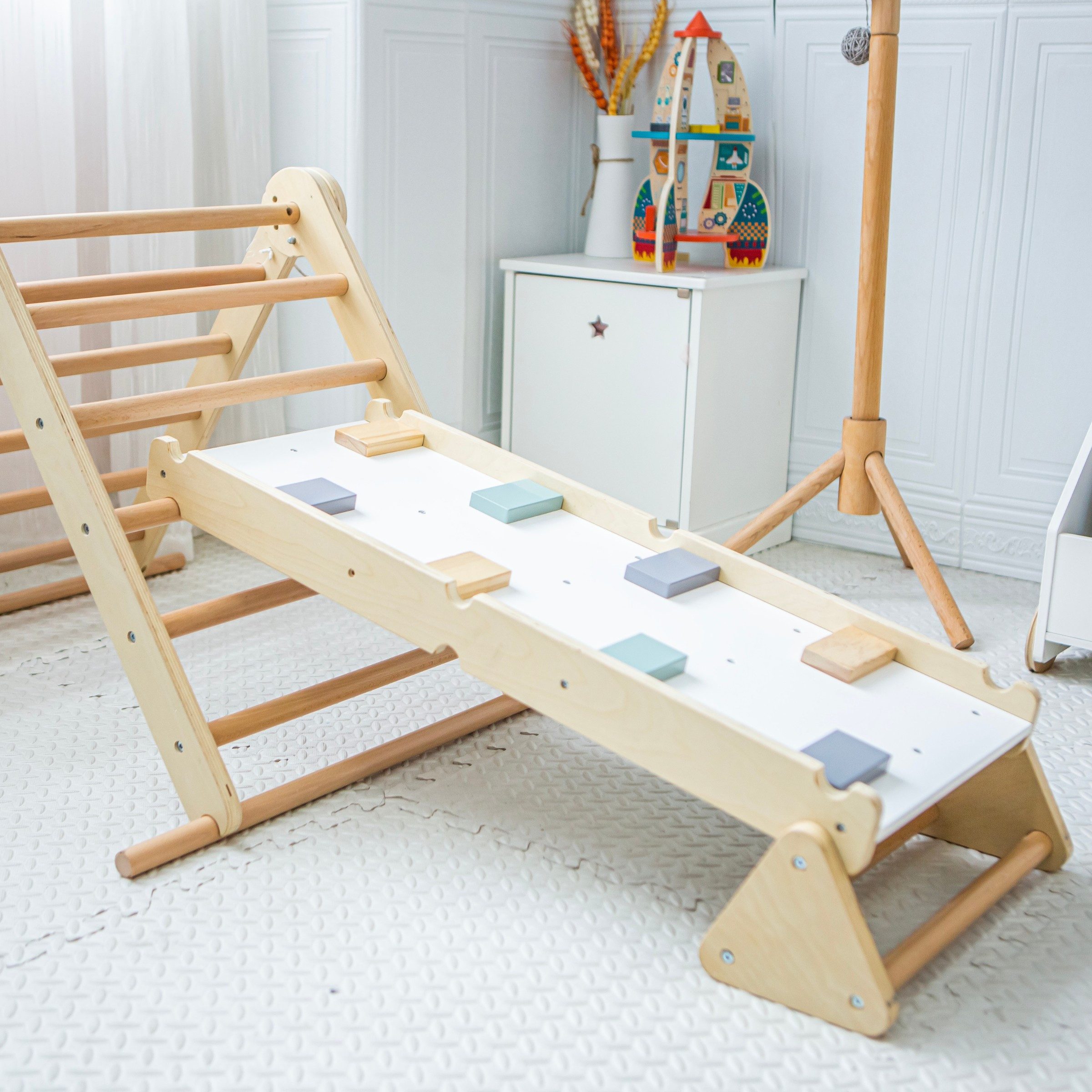 Mamabrum Klettergerüst Holz Kletterdreieck mit Leiter - Perfekt für den Indoor-Spielspaß