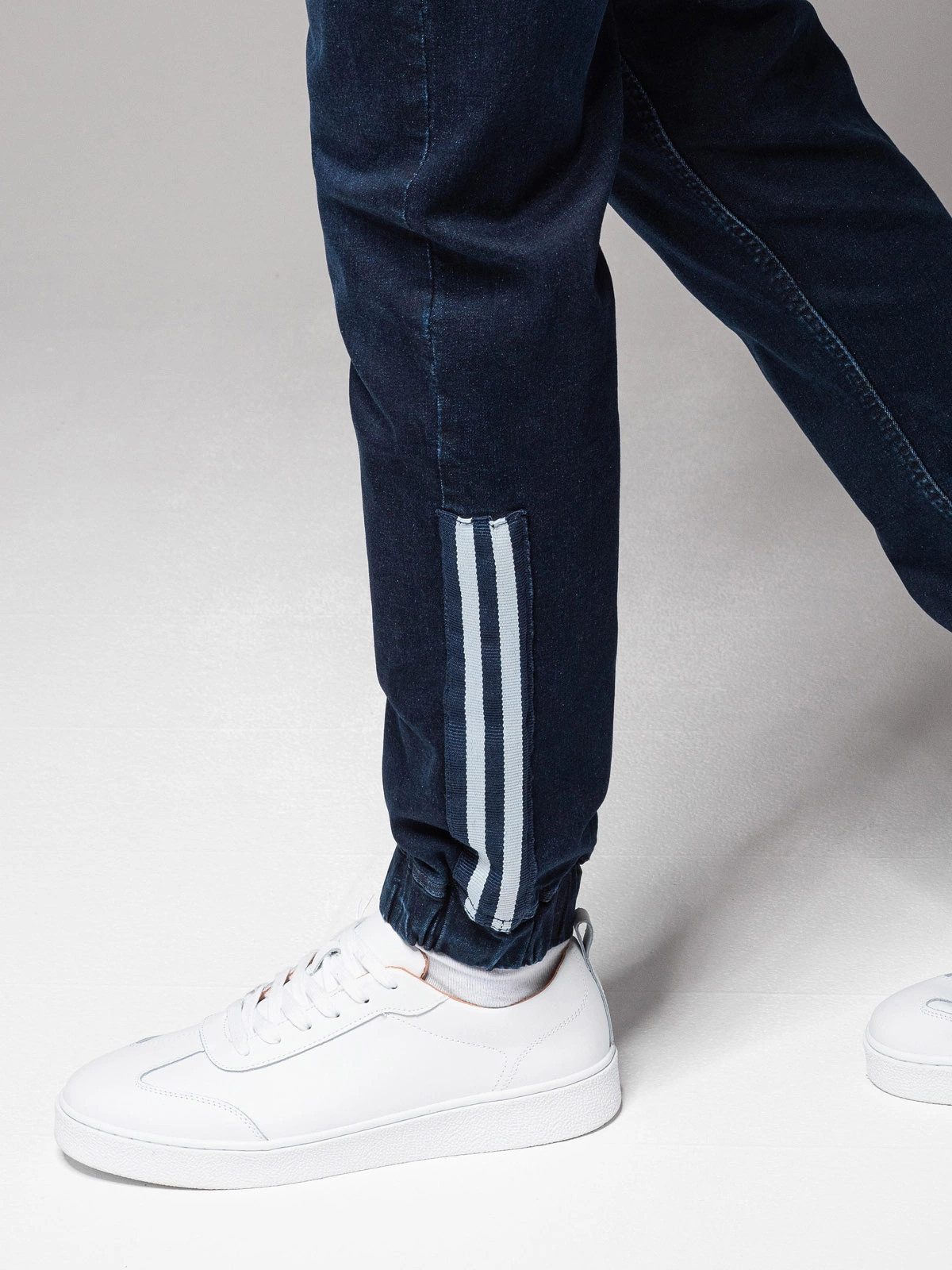 OMBRE Jeggings Herren-Jogginghose aus Denim mit Streifen