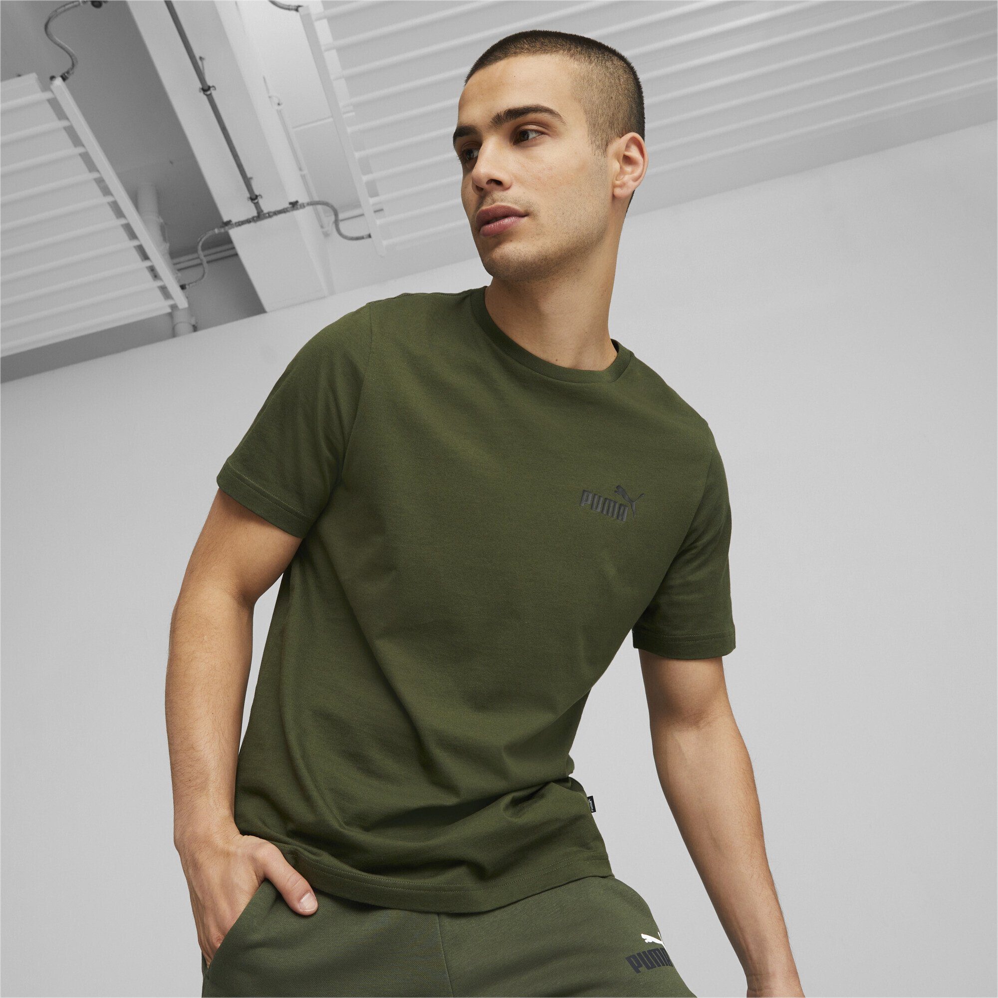 Myrtle T-Shirt Essentials PUMA Logo T-Shirt Herren Small Green