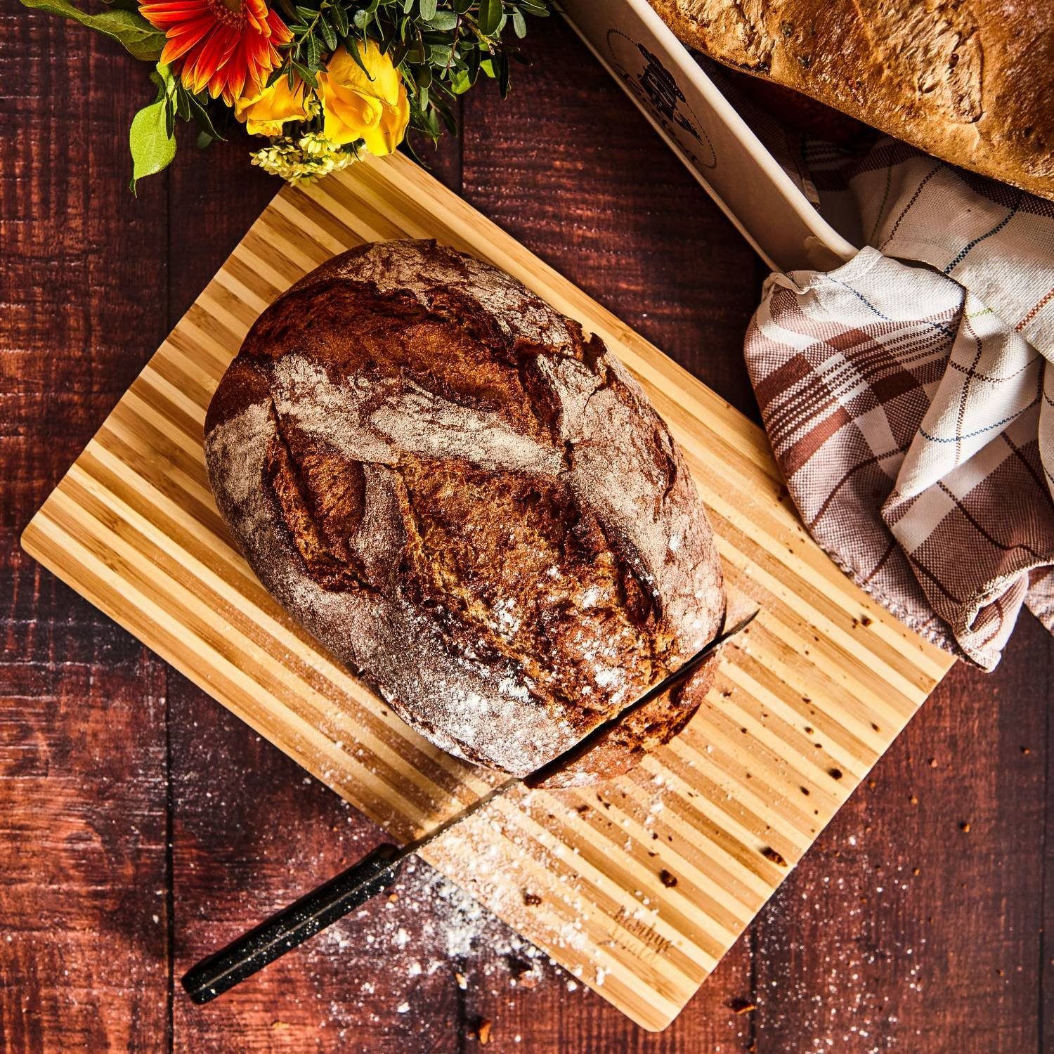 Bambuswald nachhaltigem, Brotschneidebrett aus Brotschneidebrett Bamboo, Brotbrett Küchenbretter, Ökoligsches Schneidebrett (1-St) 100%