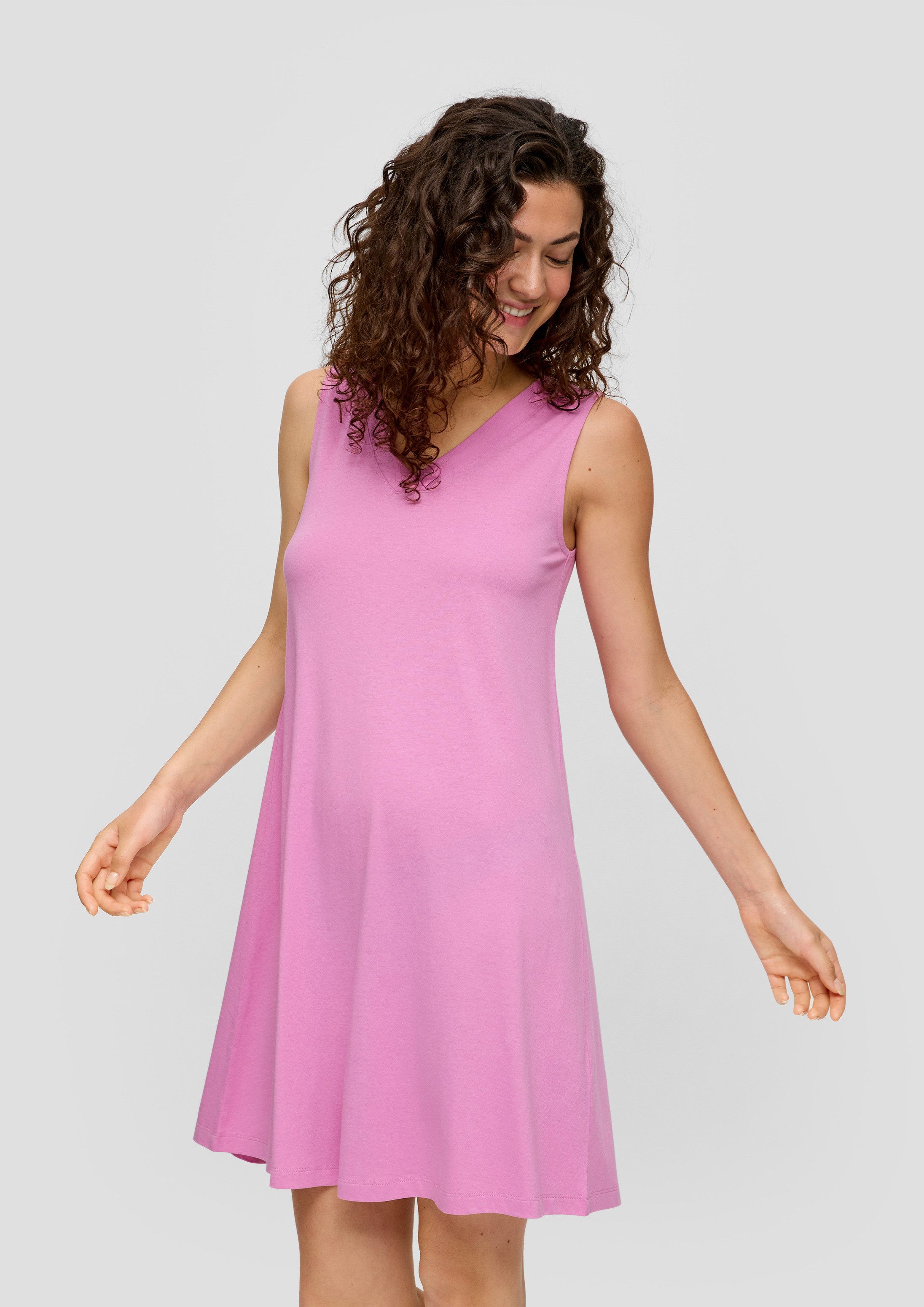 s.Oliver Minikleid Kleid Fließendes Kleid mit gekreuztem Riemen-Detail am Rücken