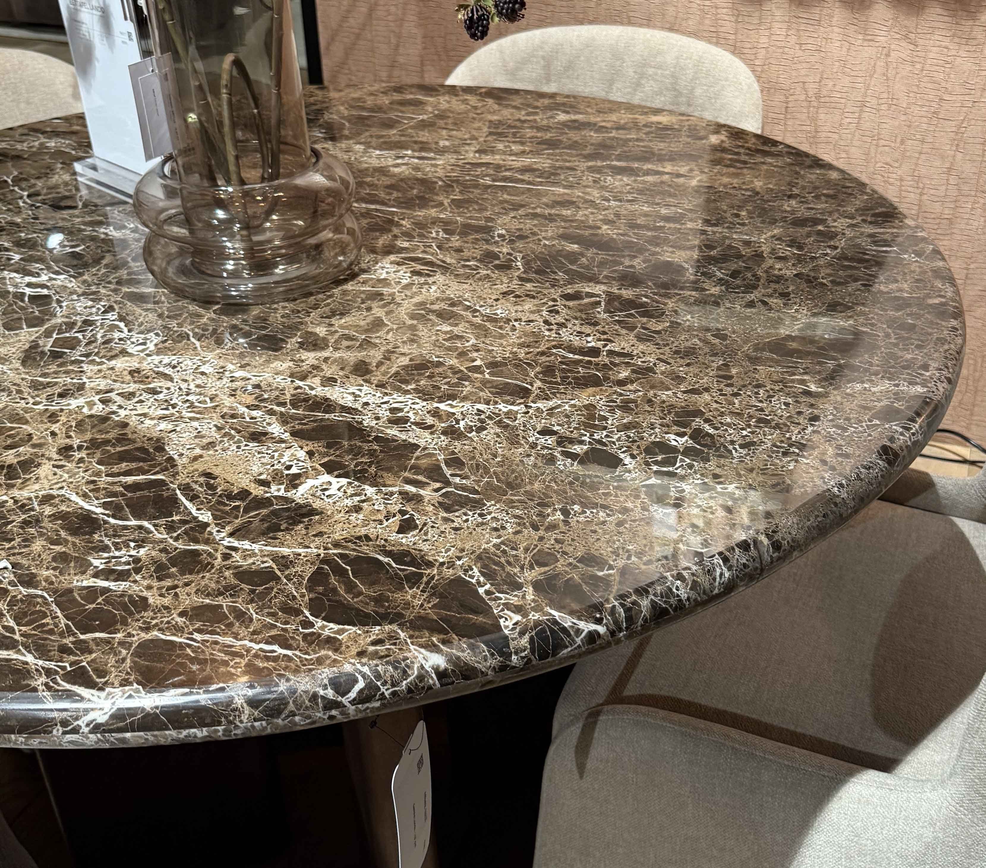 LEVEN Lifestyle Esstisch LERIDA 127 cm rund – Marmor & Mangoholz im Hotel-Chic Stil (Einzeltisch, kein Set), Luxuriöse Kombination aus Marmor und Mangoholz