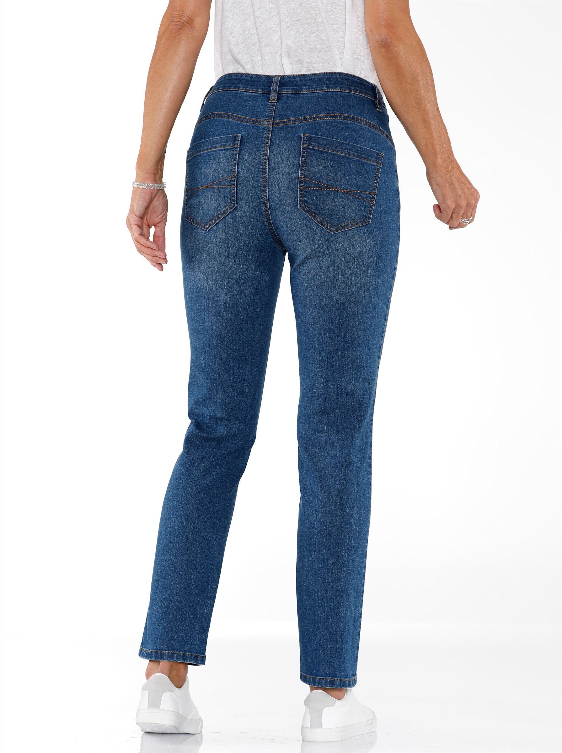 Bequeme blue-stone-washed Jeans Sieh an!