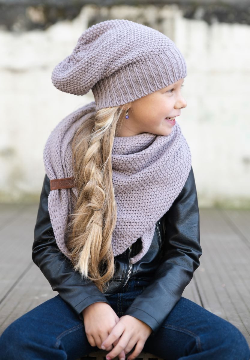 Knit Factory Strickmütze Coco Mützen One Size Glatt Lila (1-St) Mütze Strickmütze Kopfbedeckung Hut Wollmütze