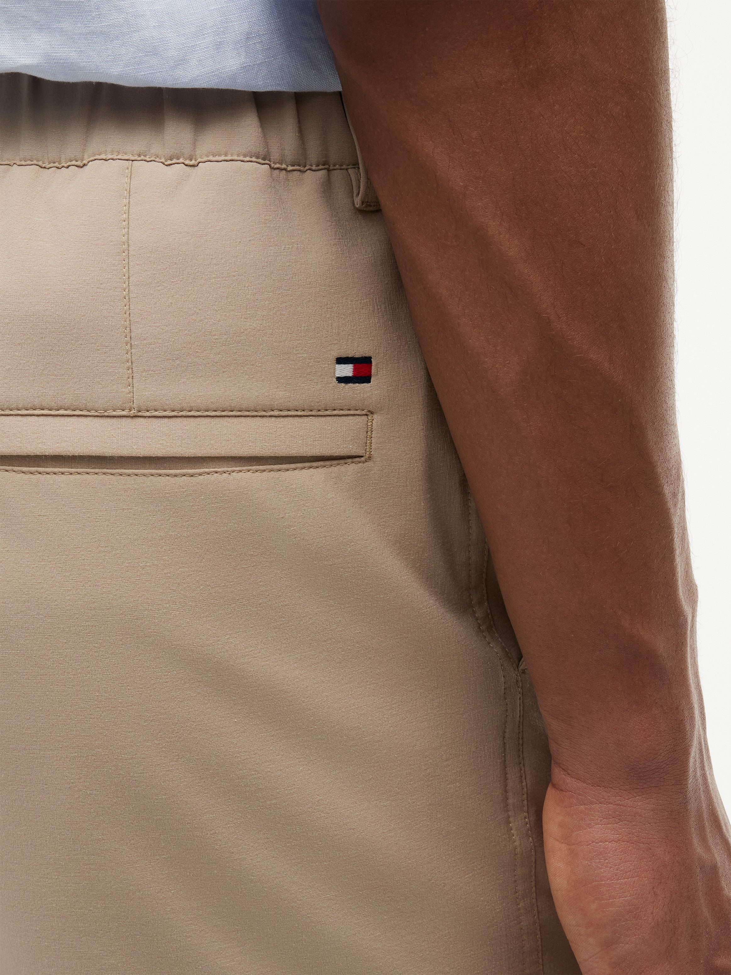 Tommy Hilfiger Chinoshorts DOVER mit Flag-Stickerei
