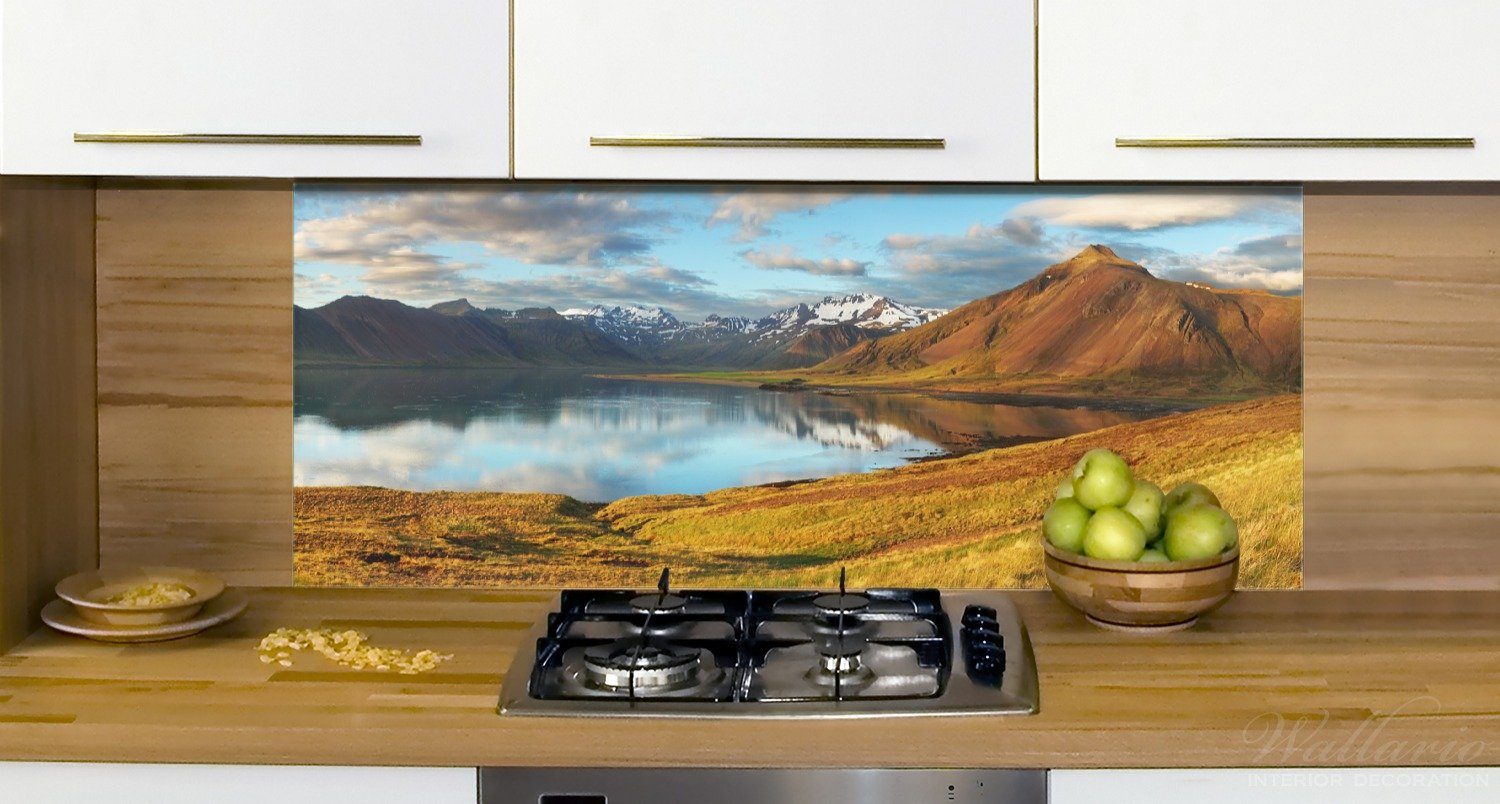 Wallario Spiegelung (1-tlg) Küchenrückwand im mit See, Bergpanorama