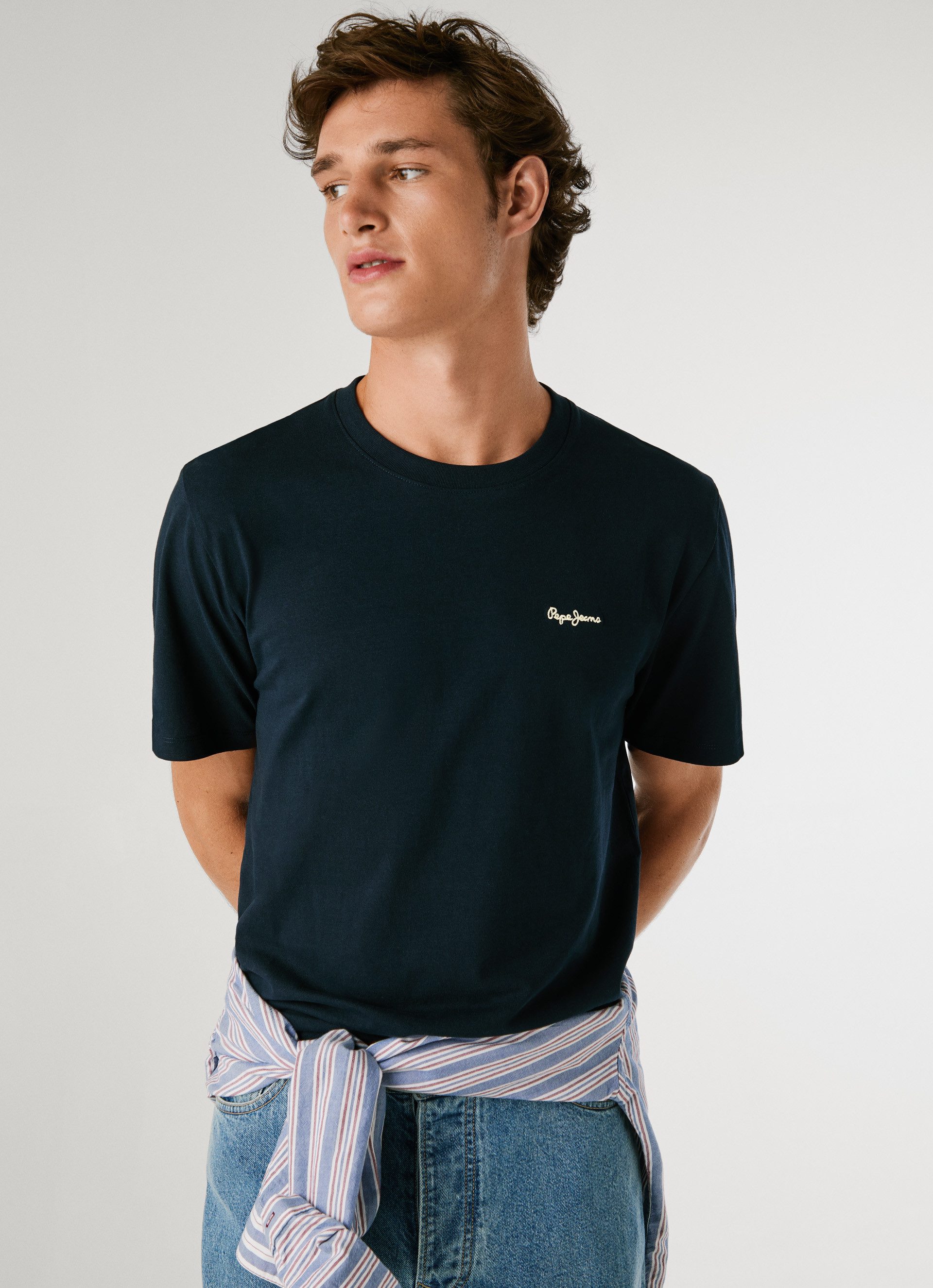 Pepe Jeans T-Shirt CONTRAST CONNOR mit Rundhals und gesticktem Logo