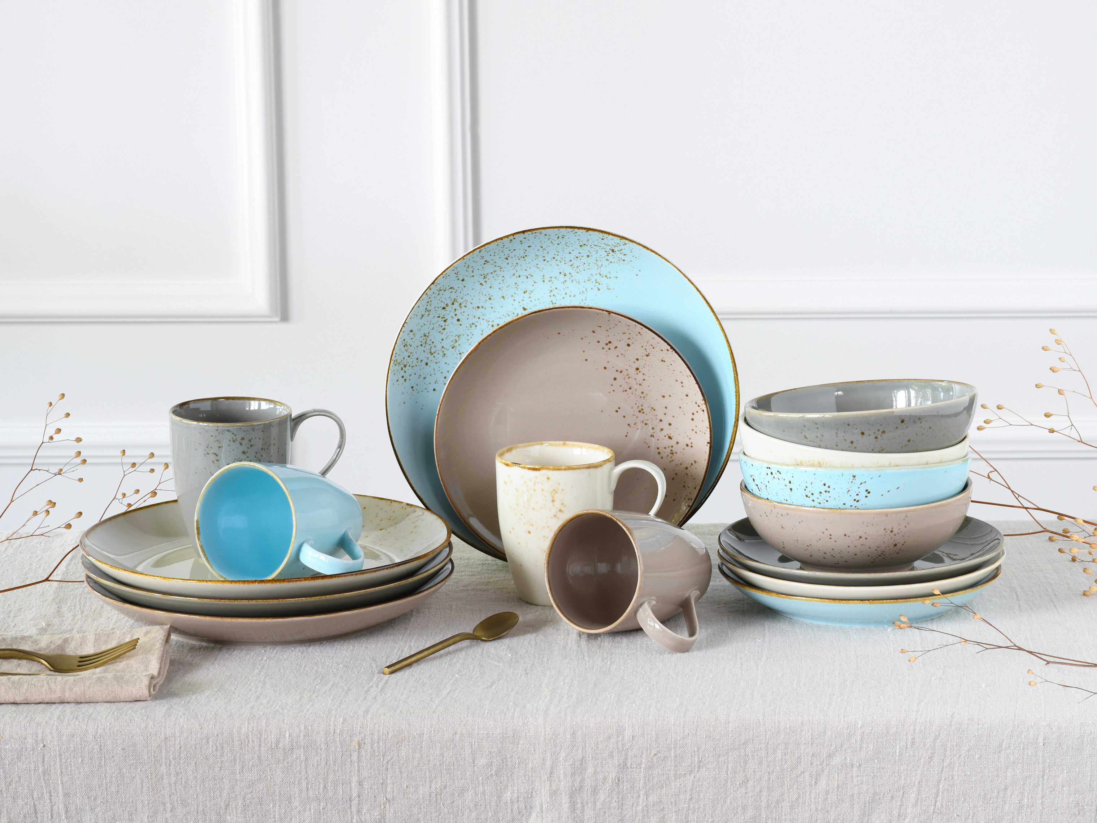 CreaTable Kombiservice Geschirr-Set NATURE COLLECTION Scandic (16-tlg), 4 Personen, Steinzeug, Service, Naturfarben mit Sprenkeln, 16 Teile, für 4 Personen