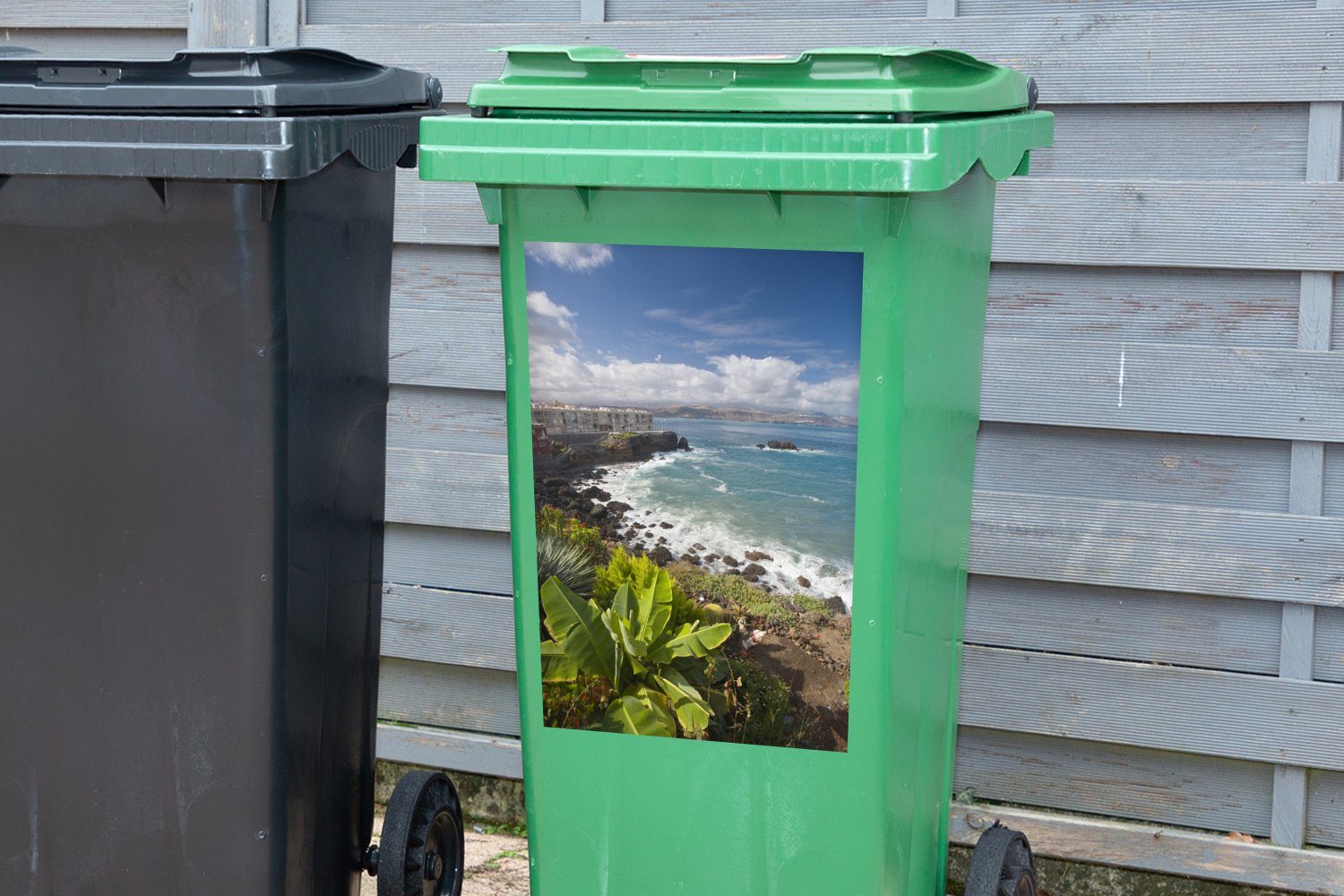 Mülltonne, Canaria zerklüftete Gran Container, Wandsticker von Sticker, Mülleimer-aufkleber, St), (1 MuchoWow Nordküste Abfalbehälter Die