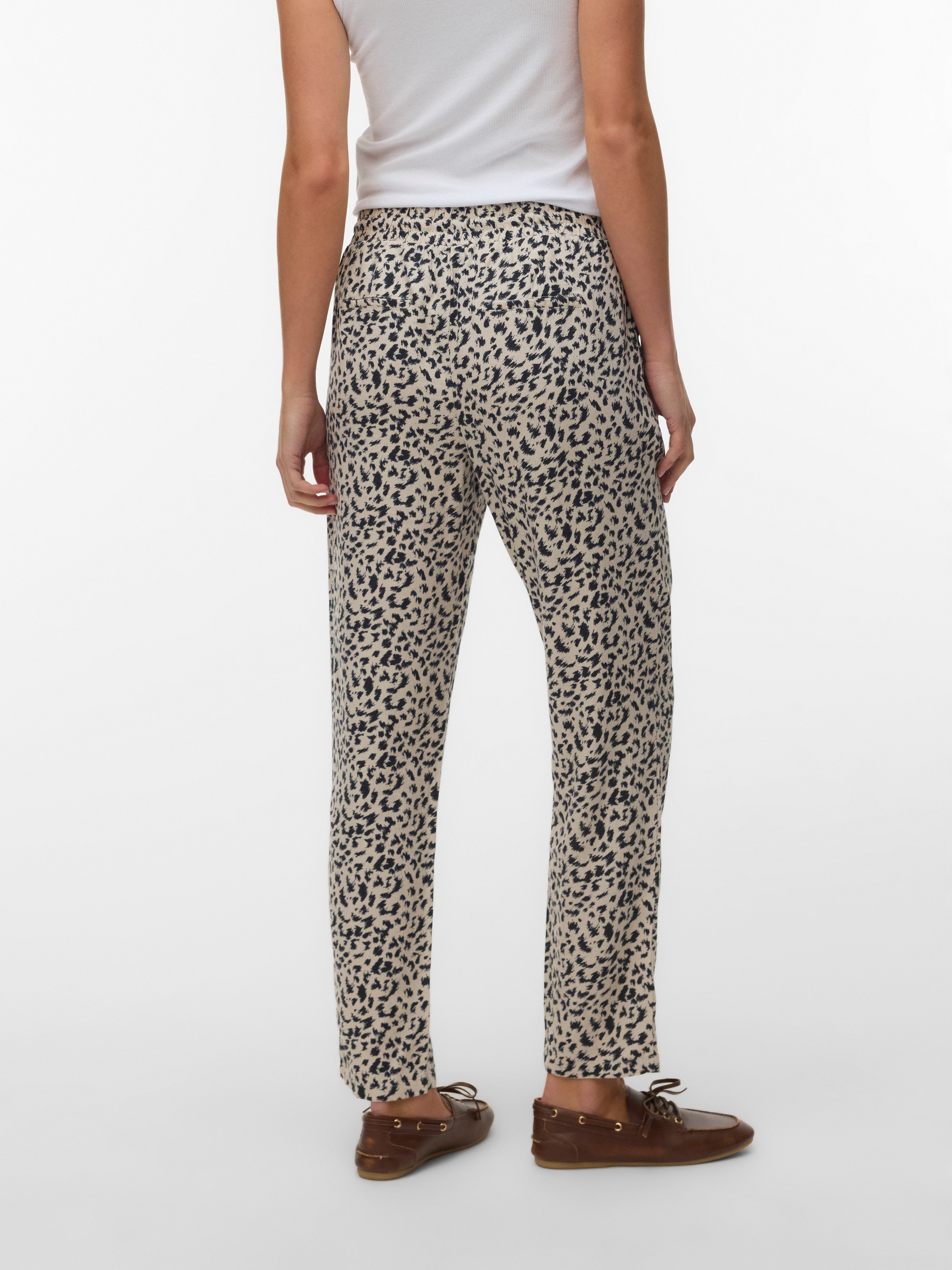 Vero Moda Schlupfhose VMJESMILO MW ANKLE PANTS WVN NOOS mit Leinen, elastisches Bündchen und Kordelzug