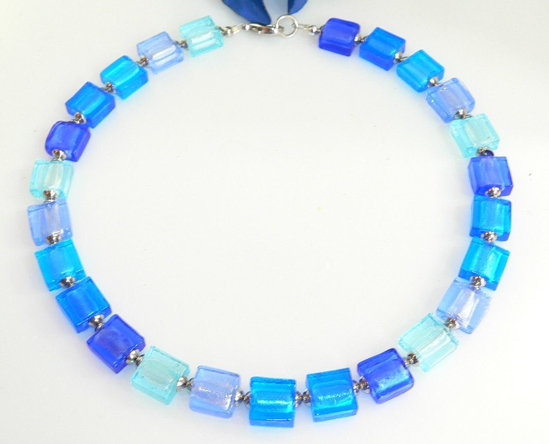 Valentinstagsgeschenk traumschmuck Collier 294c Halskette Lampwork Quadrate Glas Murano Art blau silber (Geschenk, Muttertag, Weihnachten, Geburtstag,