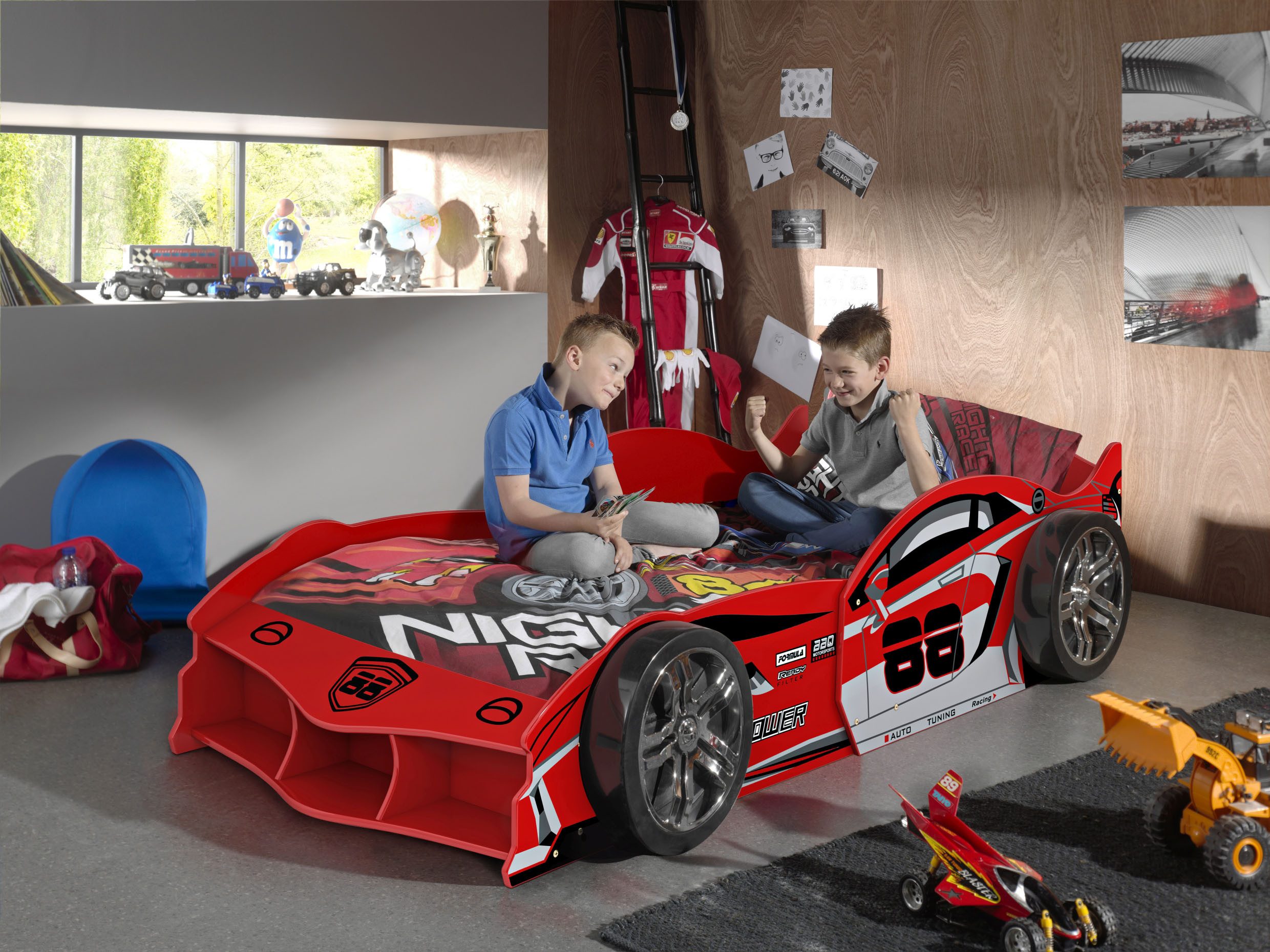 Vipack Autobett Max 90/200 cm, im Rennwagen-Design, die Show im Kinderzimmer (B/H/T ca.: 229x58x114 cm mit Lattenrost und breiten Rädern), tolle Felgen-Optik, glänzend lackiert in 2 Farben erhältlich