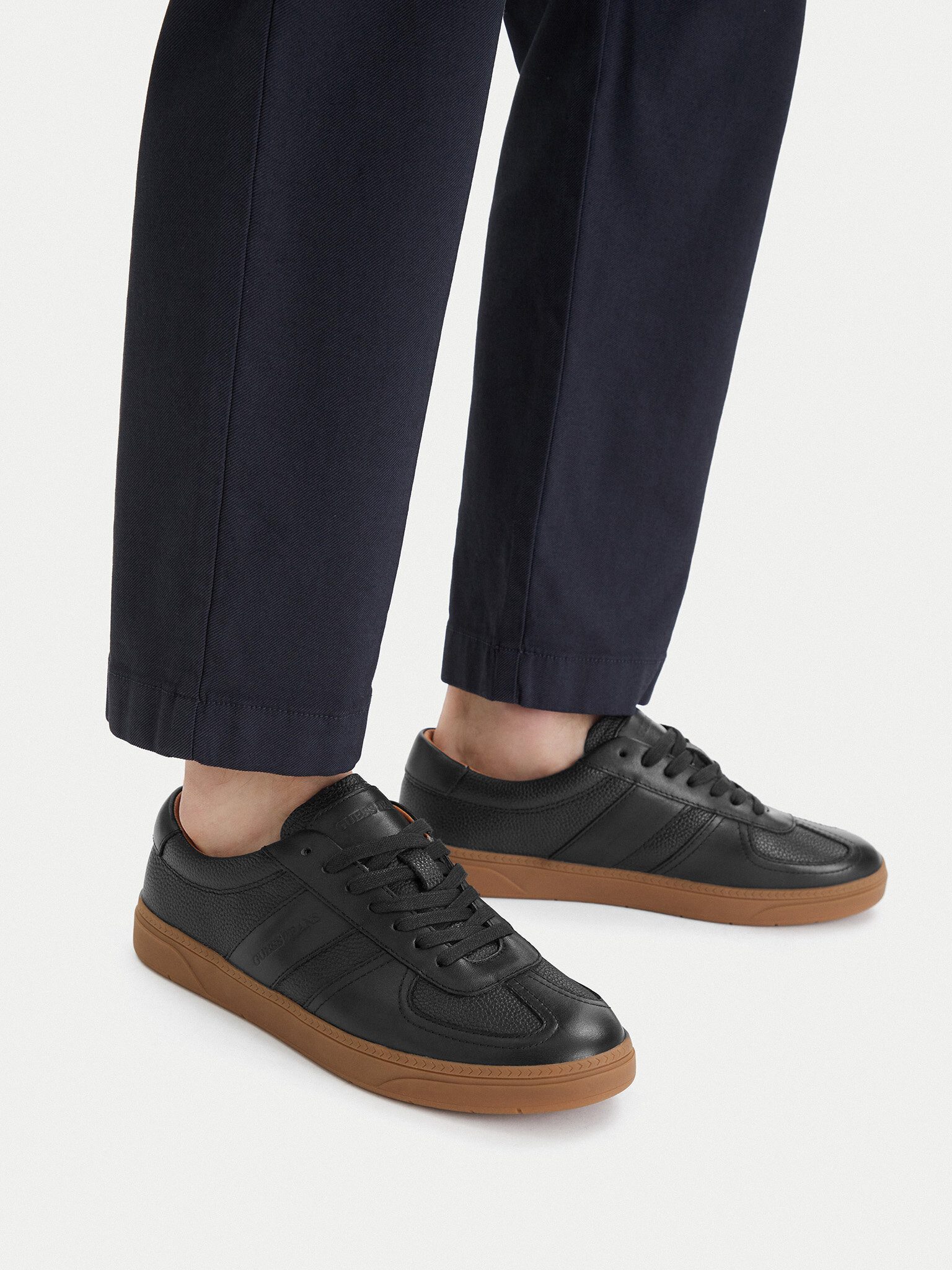 GUESS JEANS Guess Jeans Herrensneakers Marineblau GUESS JEANS-EO-ORTEGO-01 126 Uhr Sneaker
