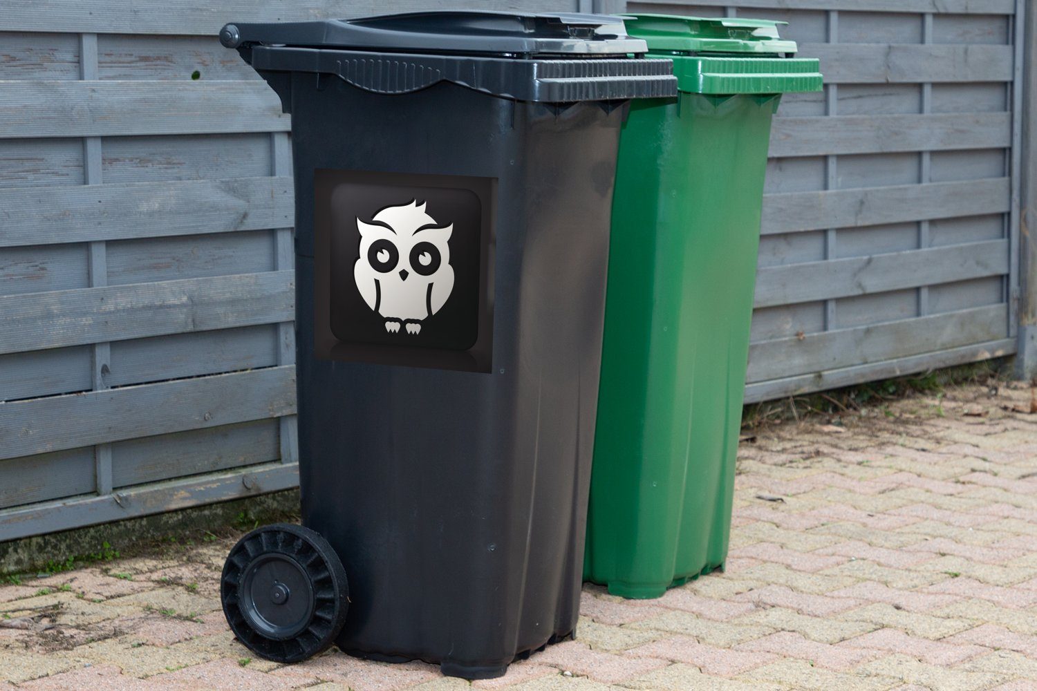 MuchoWow Wandsticker Eine Illustration einer auf Container, Sticker, schwarzem Eule St), Abfalbehälter Mülleimer-aufkleber, Mülltonne, (1 Hintergrund