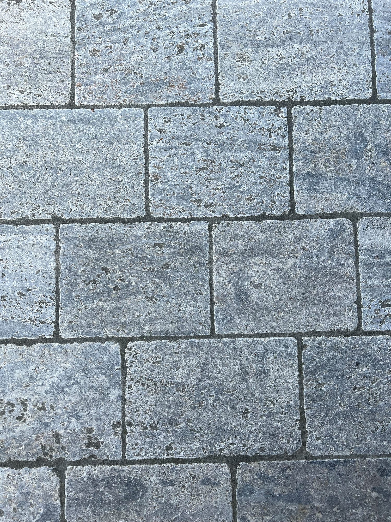 Blümelhuber Mauersystem Pflasterplatten - allseits gesägt und antik getrommelt - 1qm