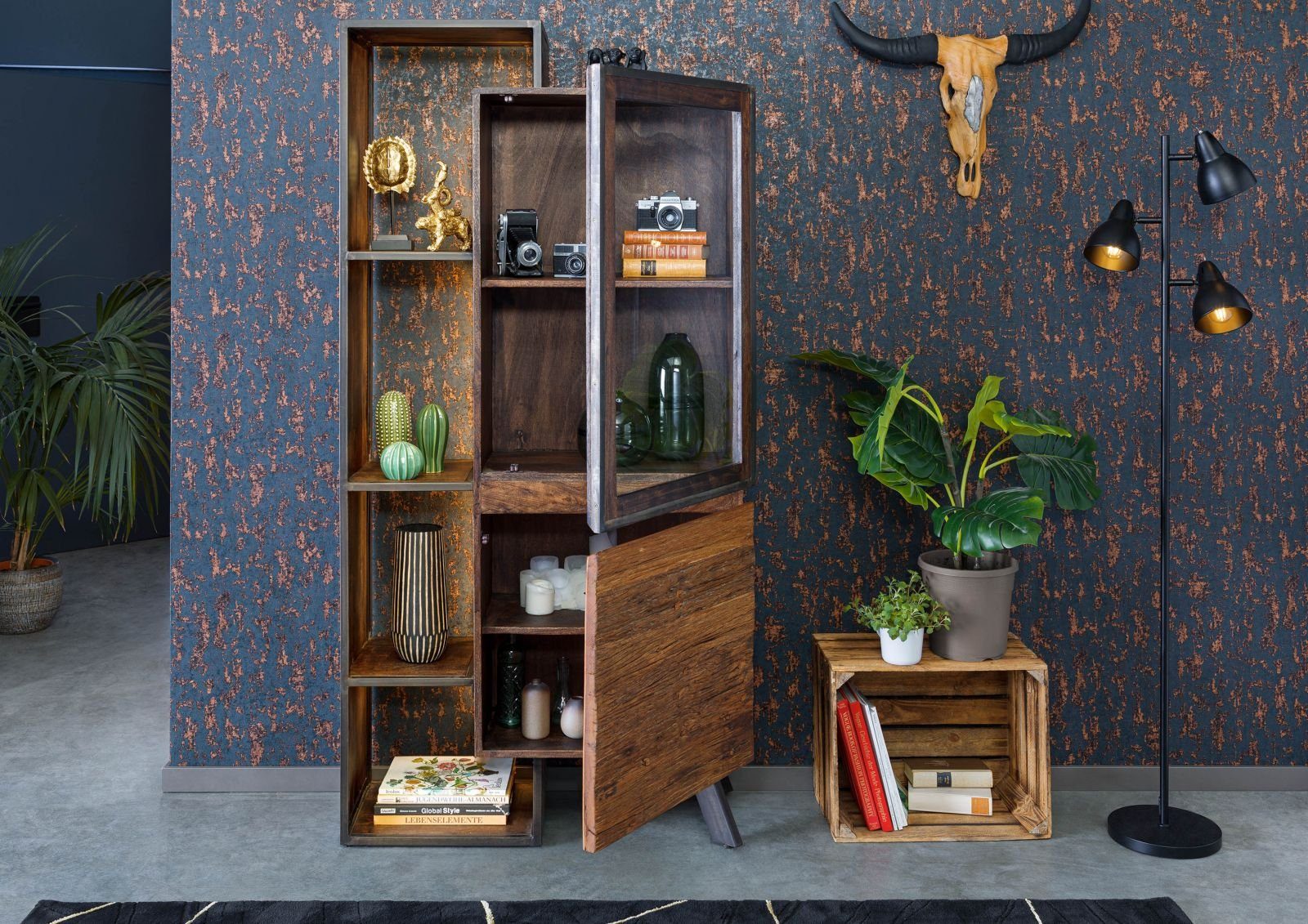 Massivmoebel24 Standvitrine SEVILLA (Vitrine Akazie / Altholz 90x40x183 braun lackiert CITY #03) Vitrine Akazie / Altholz 90x40x183 braun lackiert CITY #03